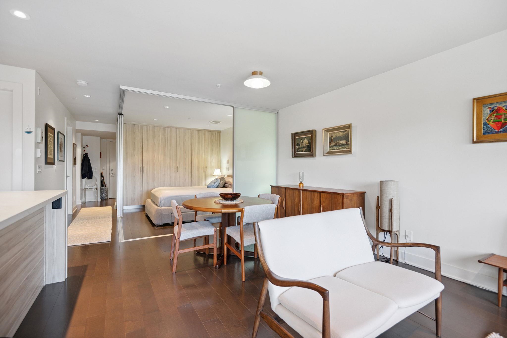 306 4463 W 10TH AVENUE Unit: 306