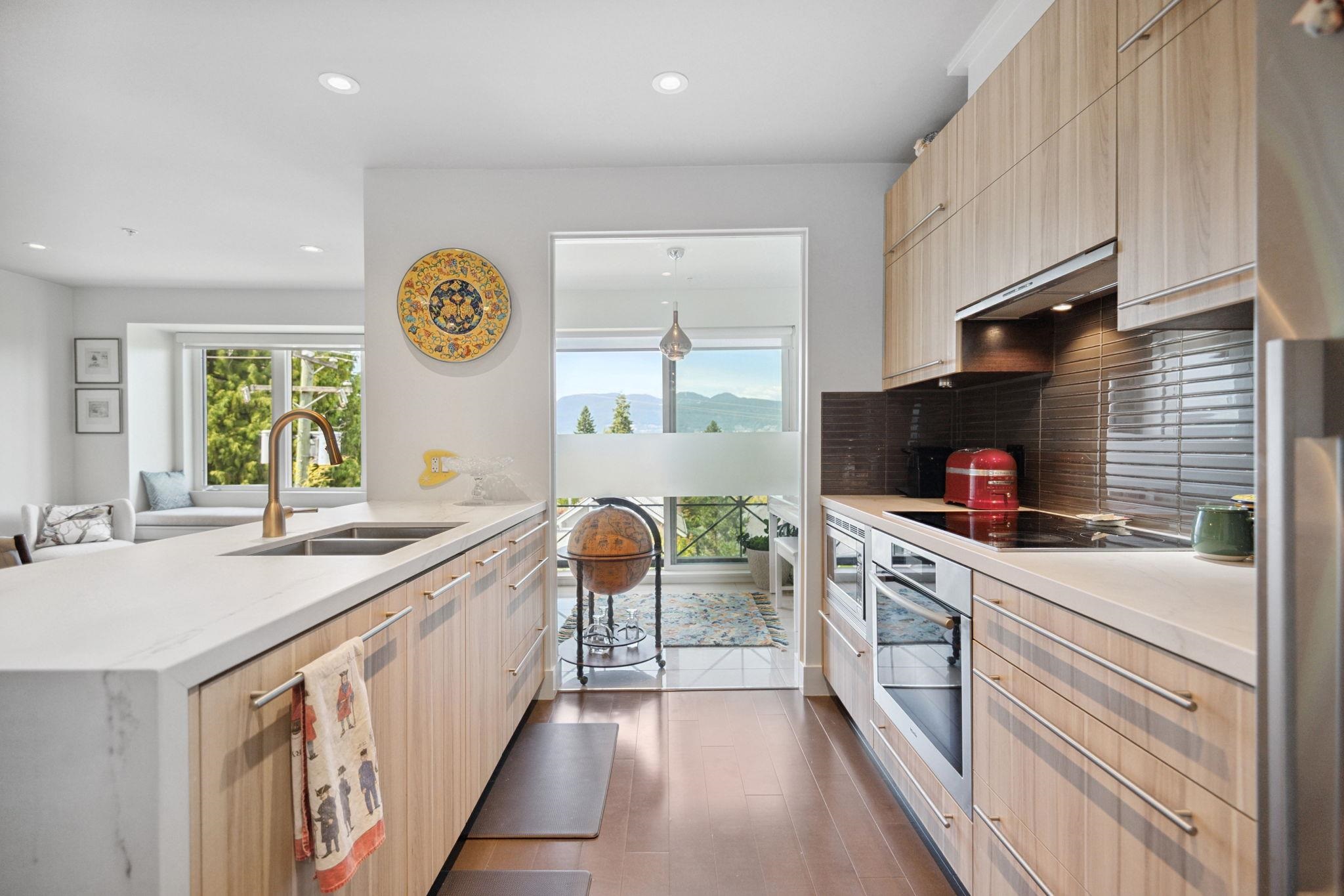 306 4463 W 10TH AVENUE Unit: 306