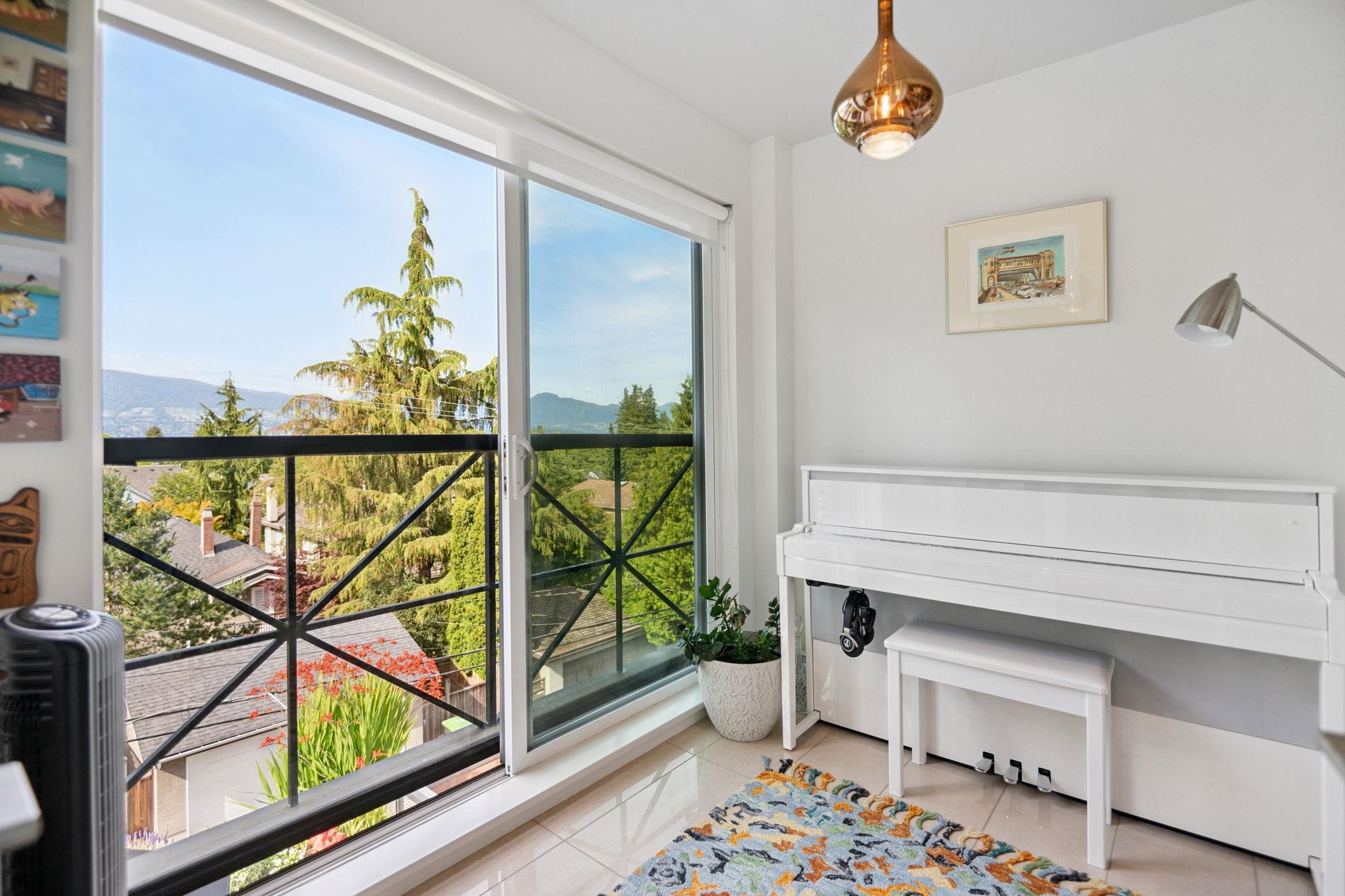 306 4463 W 10TH AVENUE Unit: 306