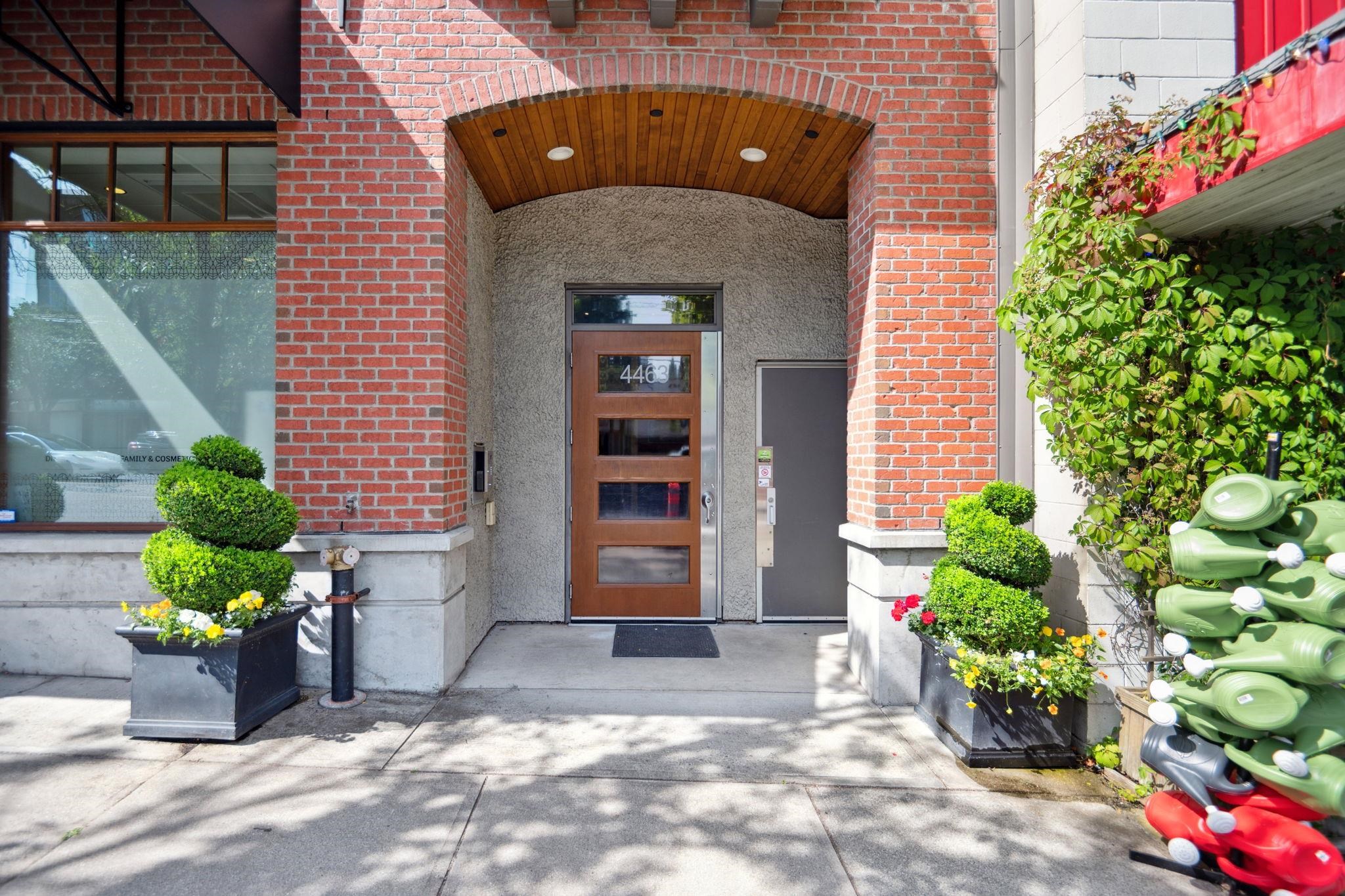 306 4463 W 10TH AVENUE Unit: 306