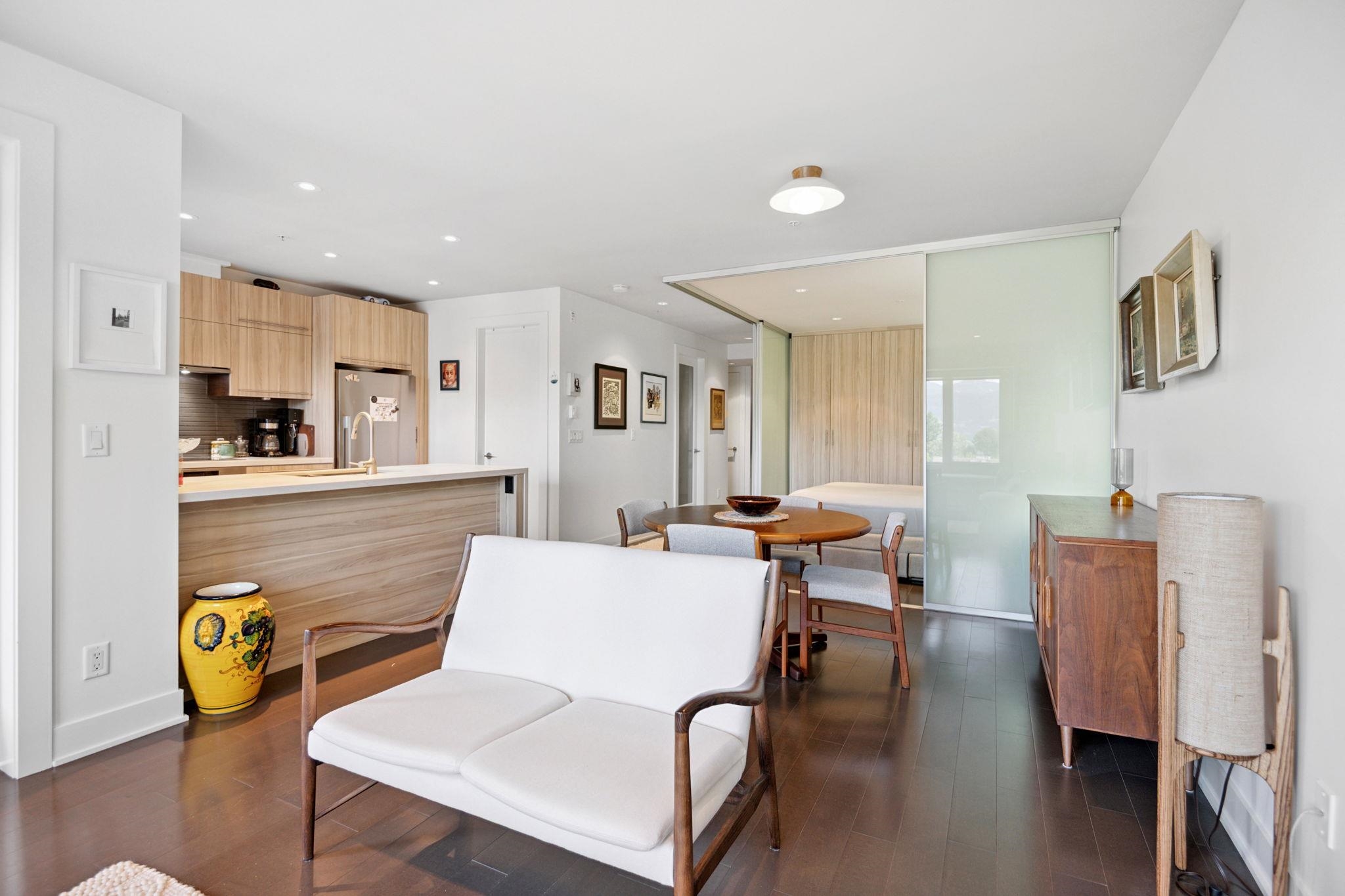 306 4463 W 10TH AVENUE Unit: 306