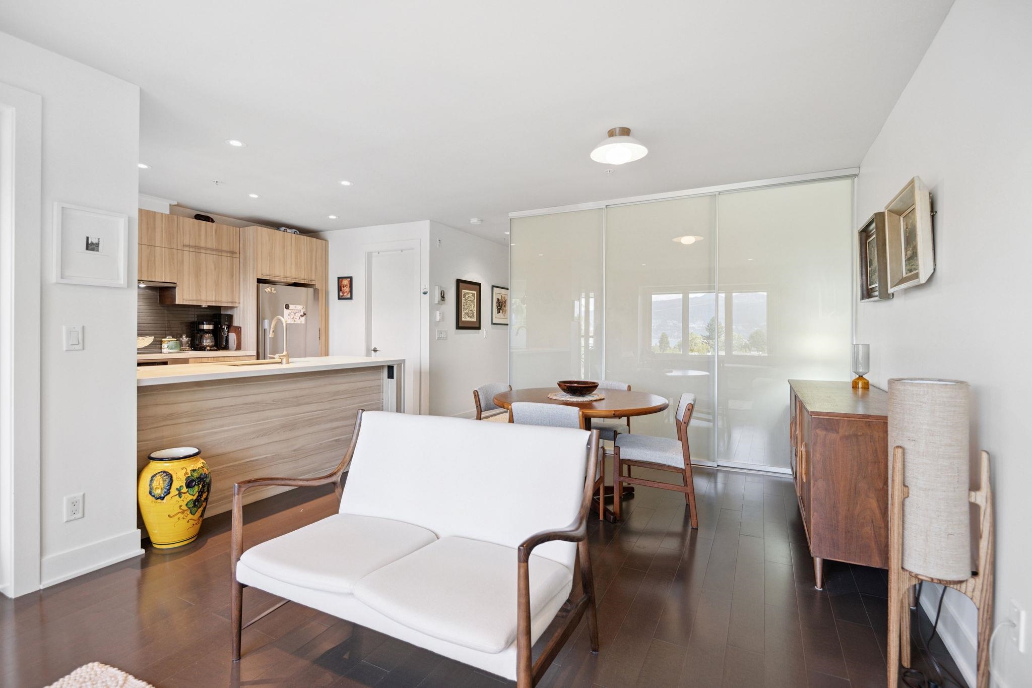 306 4463 W 10TH AVENUE Unit: 306