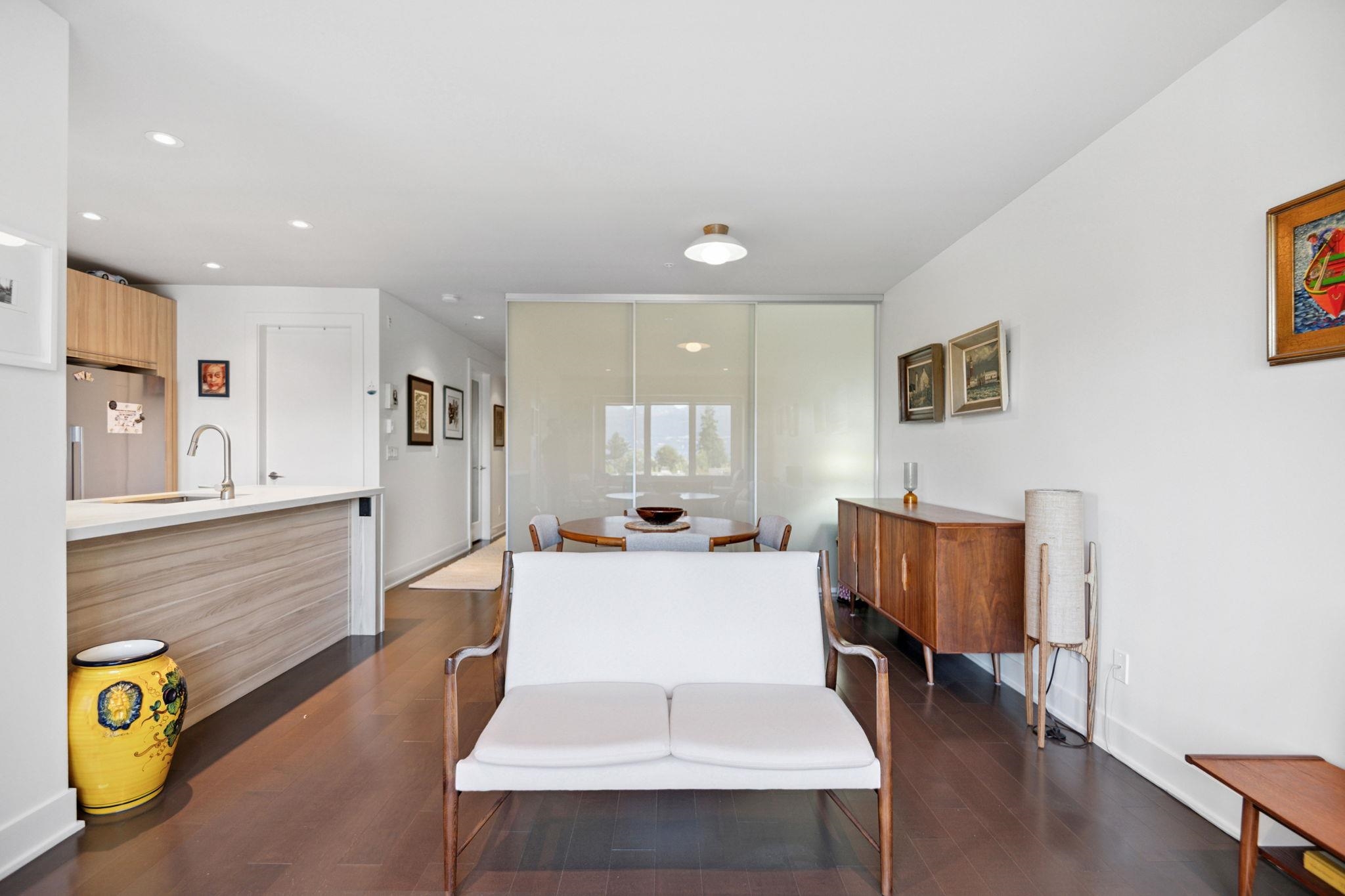 306 4463 W 10TH AVENUE Unit: 306