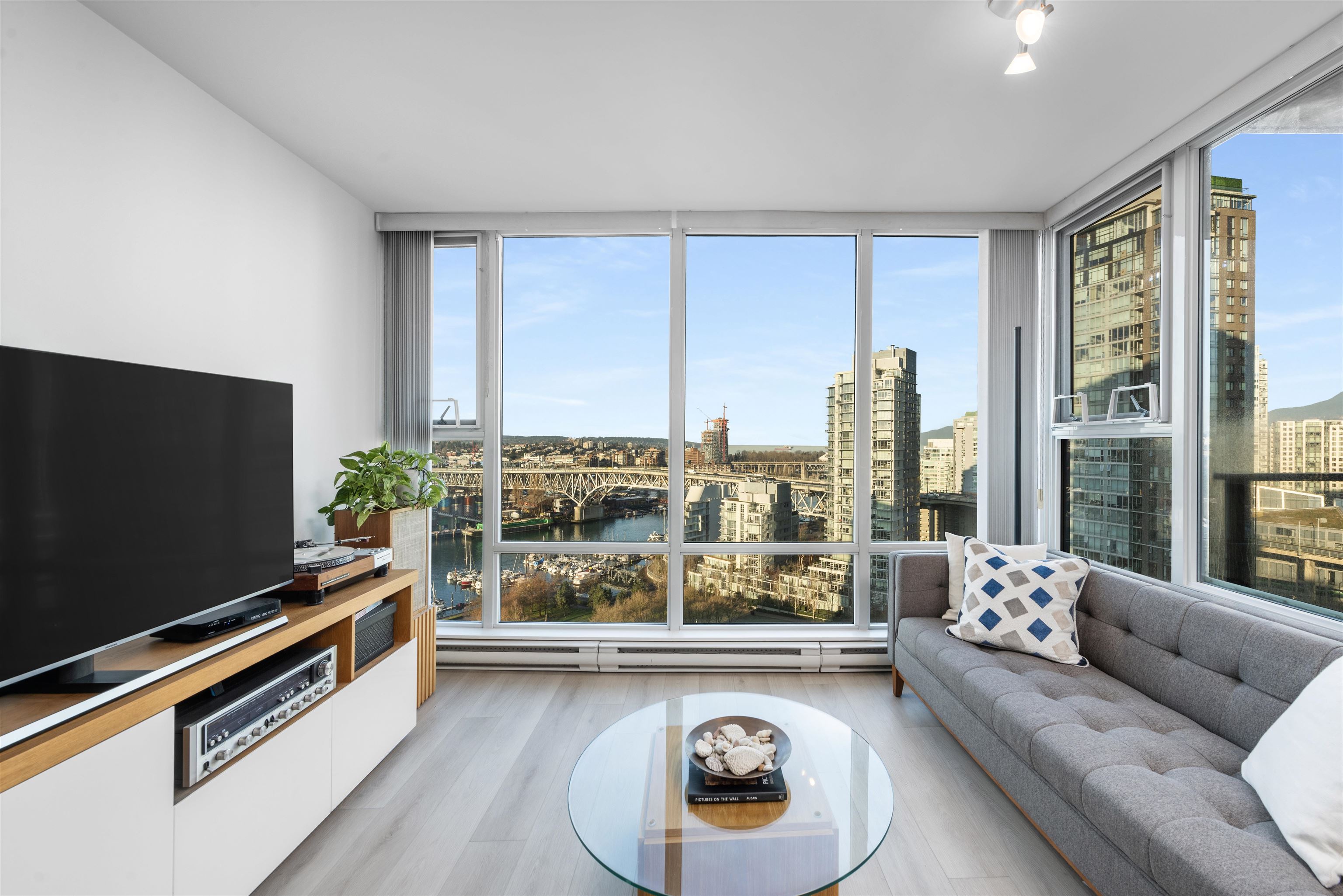 2105 455 BEACH CRESCENT Unit: 2105
