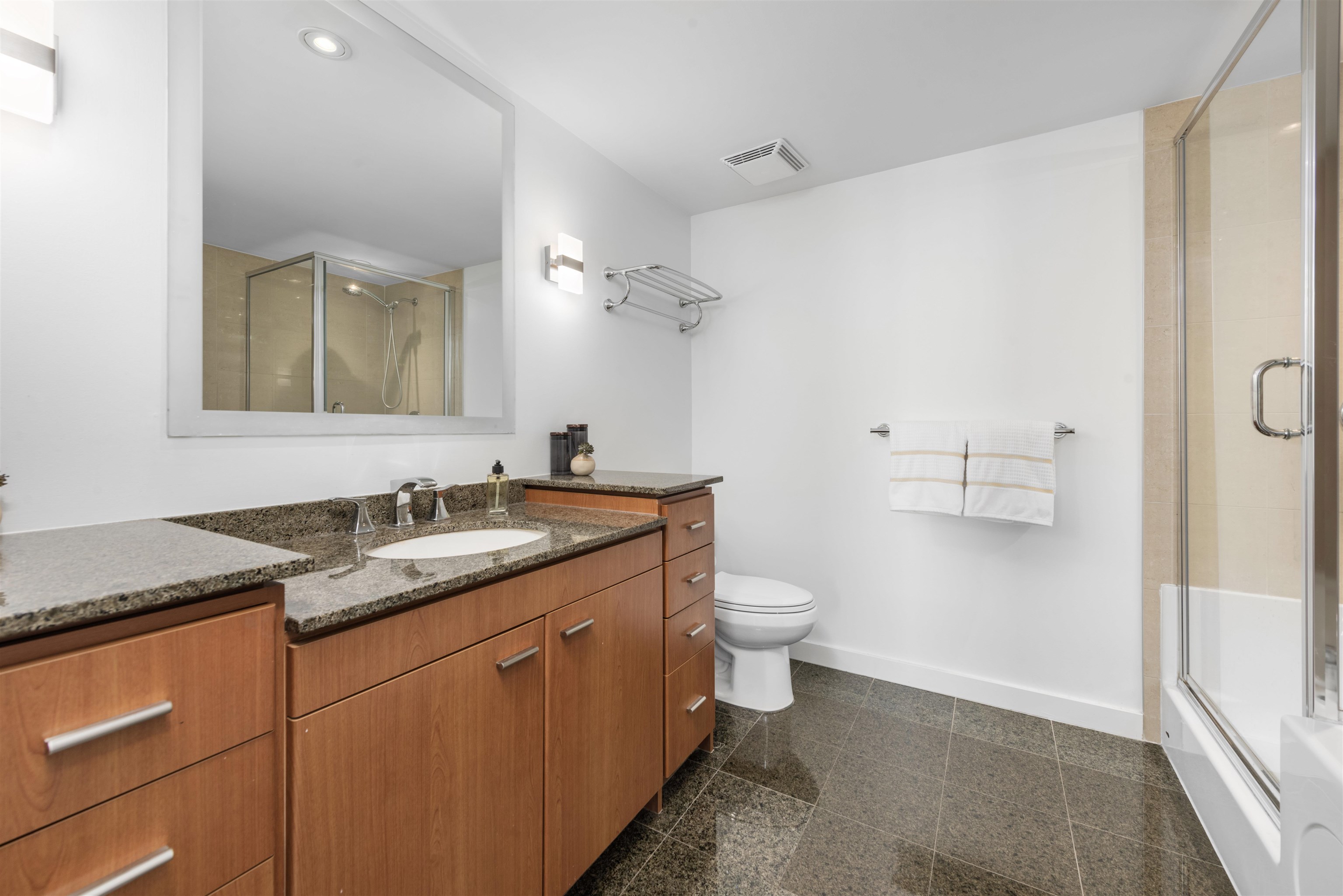 2105 455 BEACH CRESCENT Unit: 2105