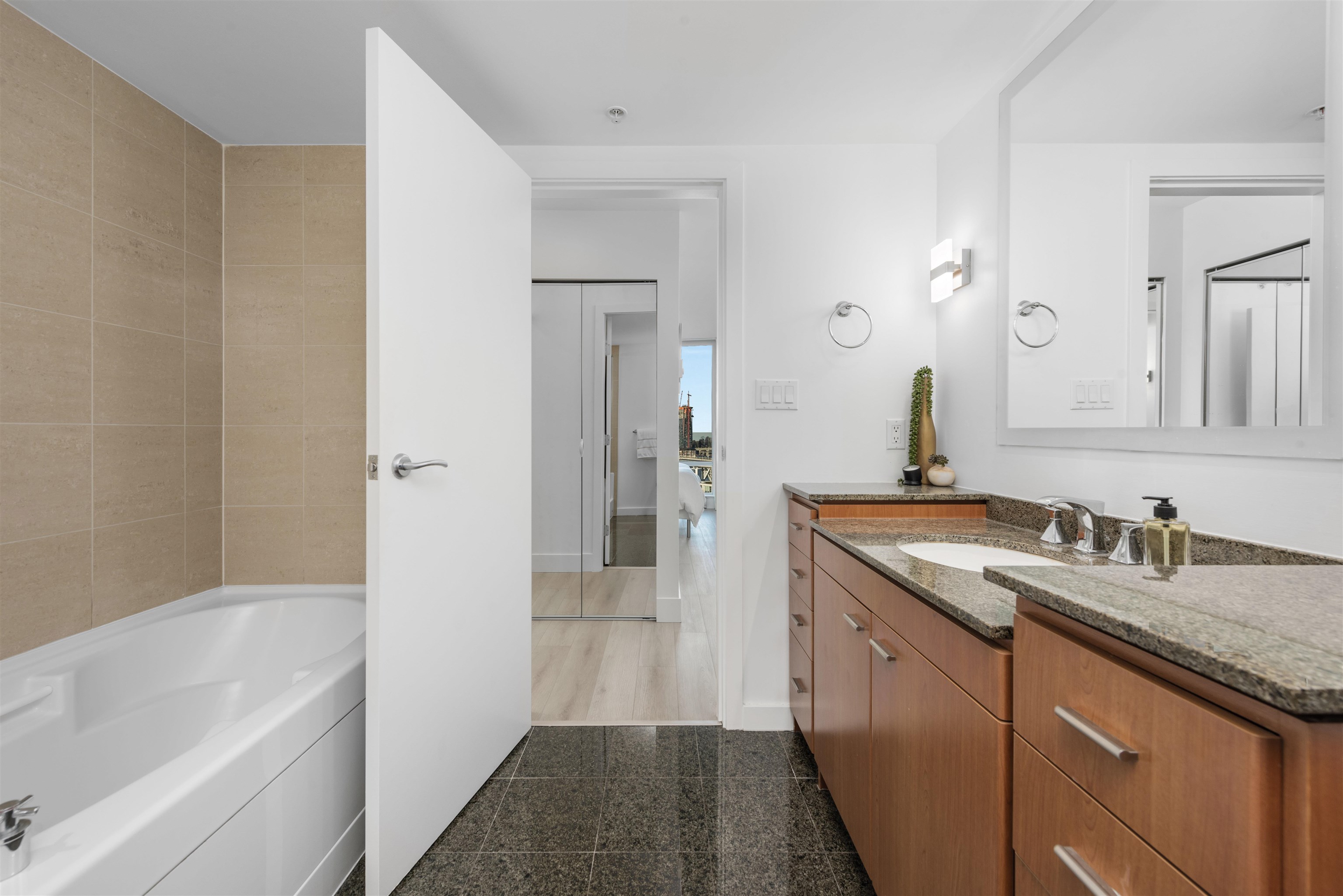 2105 455 BEACH CRESCENT Unit: 2105