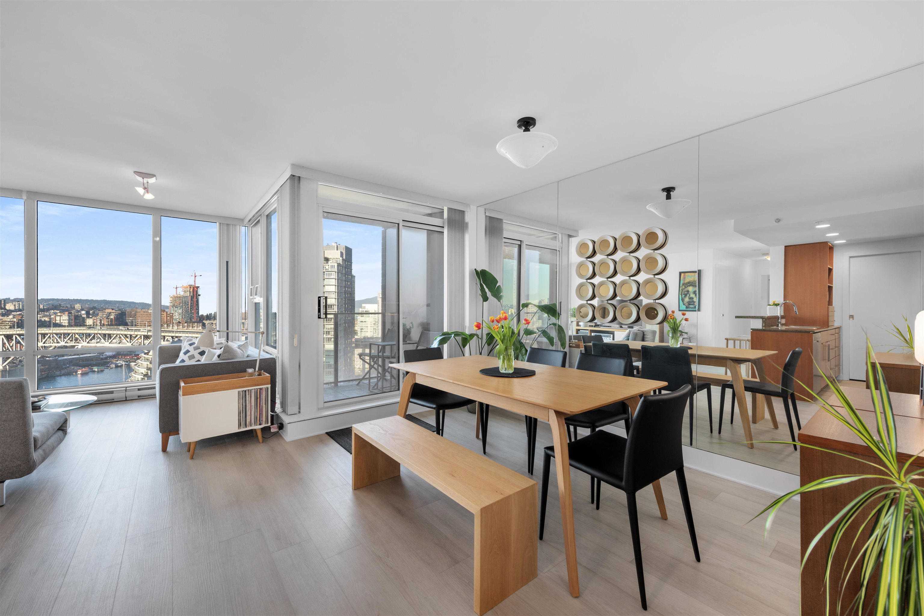 2105 455 BEACH CRESCENT Unit: 2105