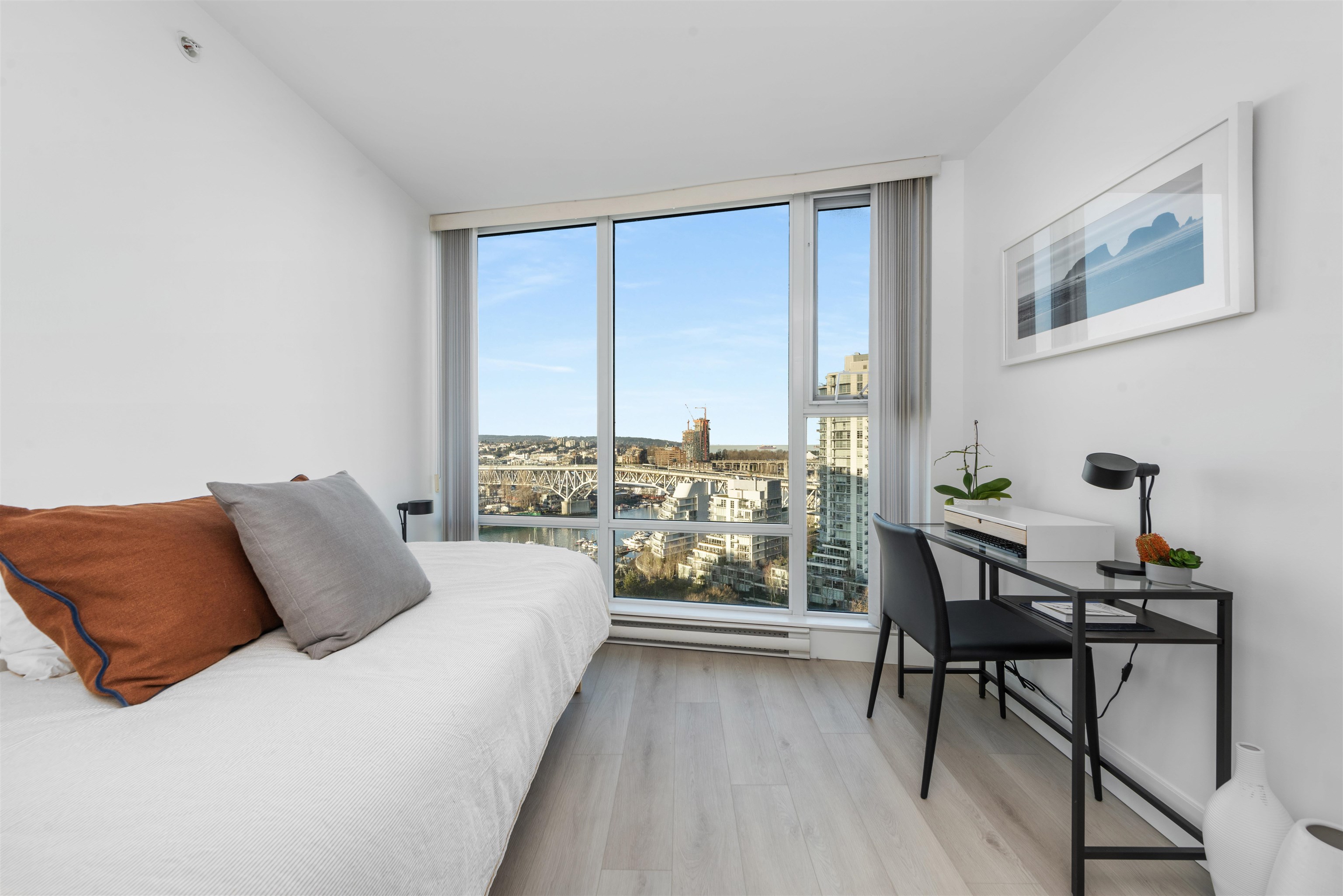 2105 455 BEACH CRESCENT Unit: 2105