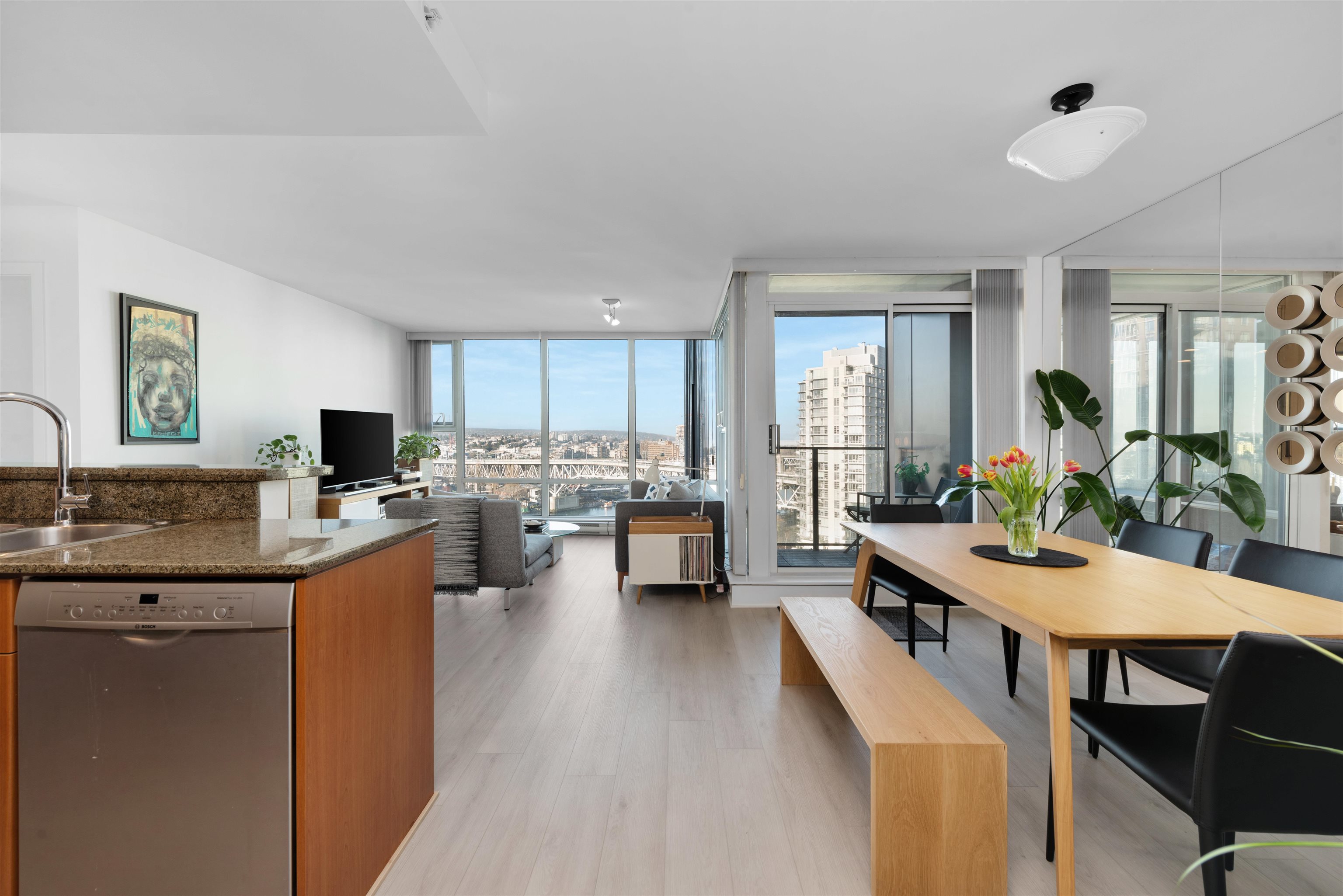 2105 455 BEACH CRESCENT Unit: 2105