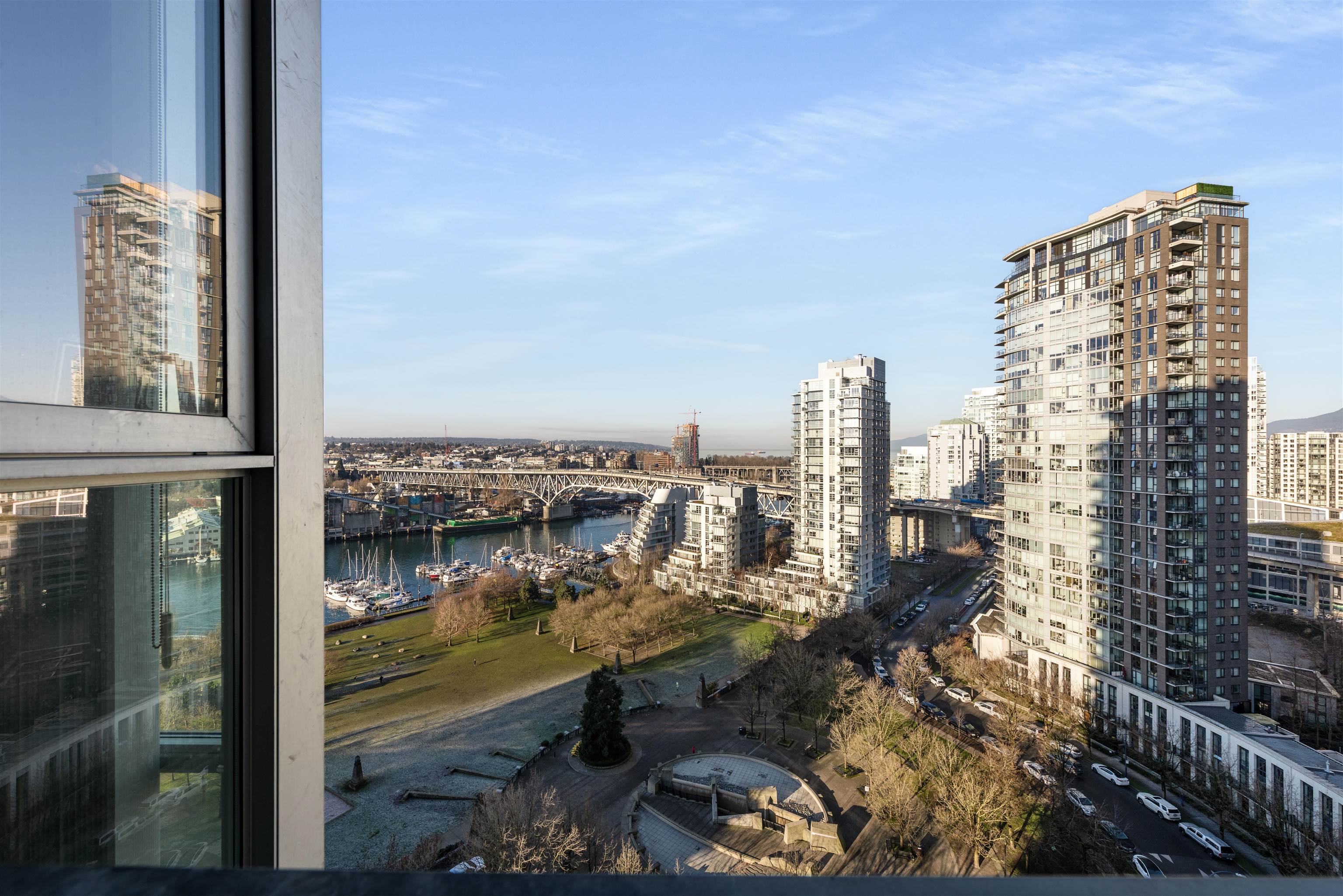 2105 455 BEACH CRESCENT Unit: 2105