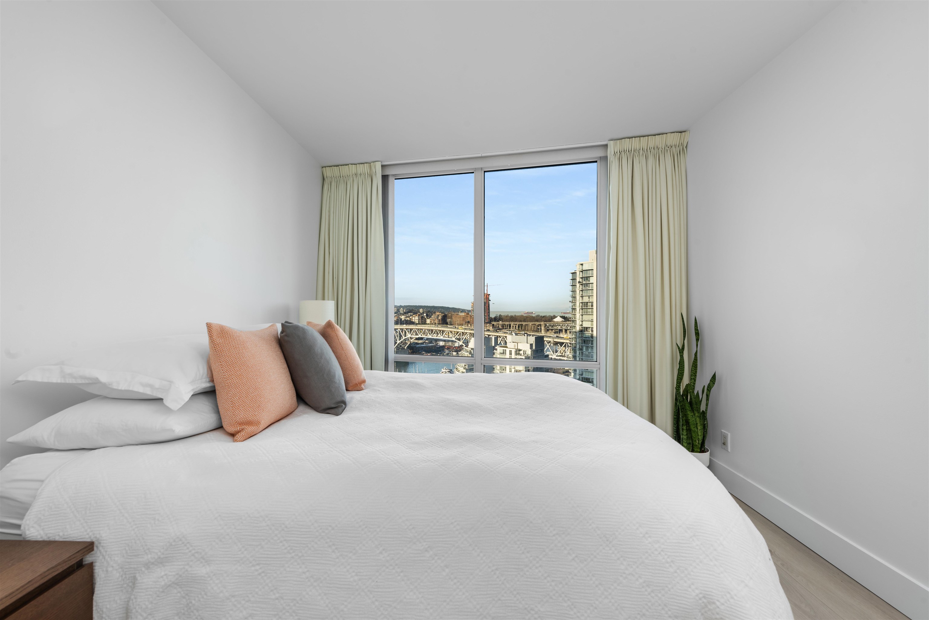 2105 455 BEACH CRESCENT Unit: 2105