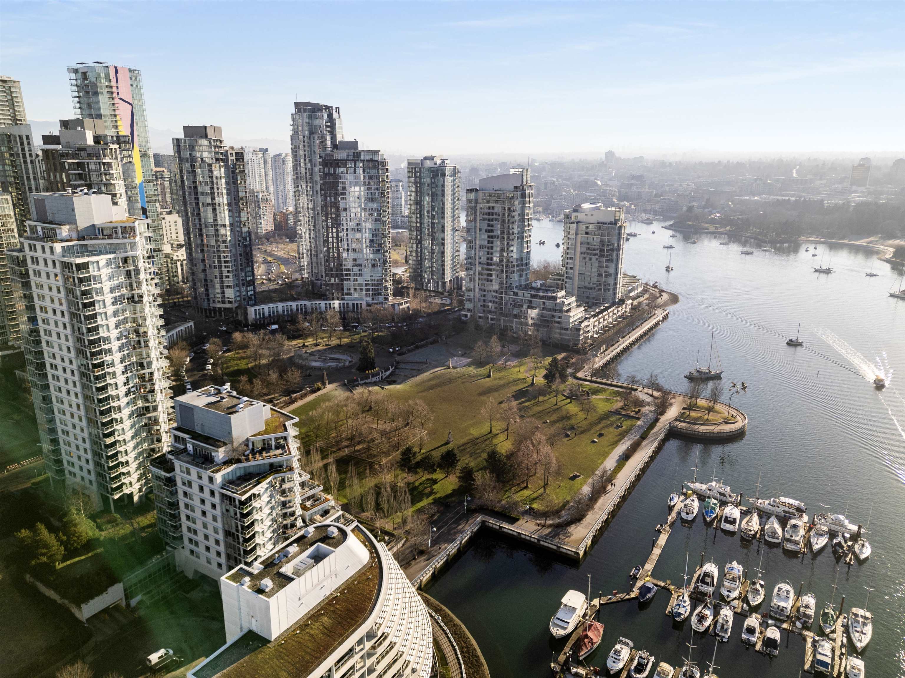 2105 455 BEACH CRESCENT Unit: 2105