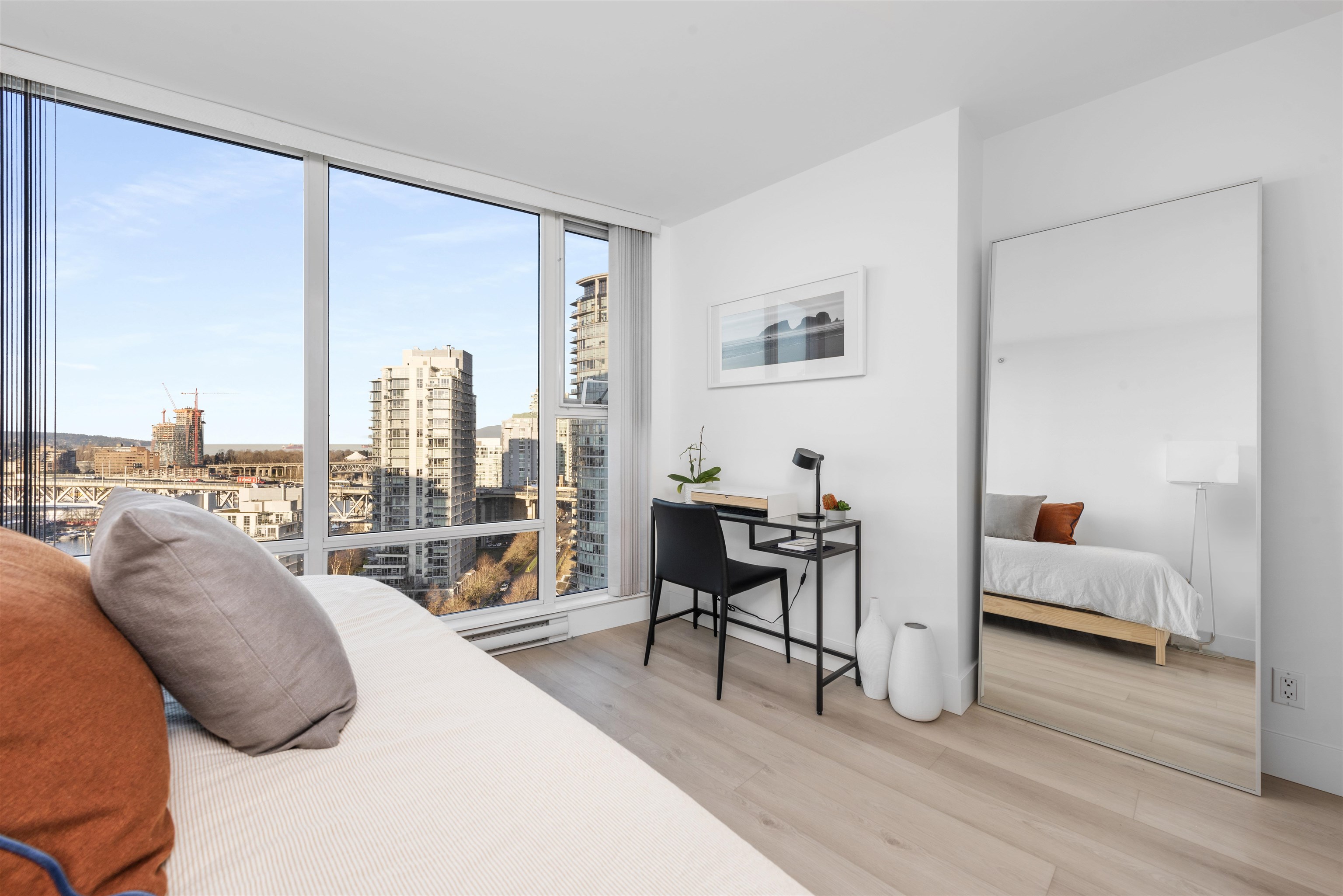 2105 455 BEACH CRESCENT Unit: 2105