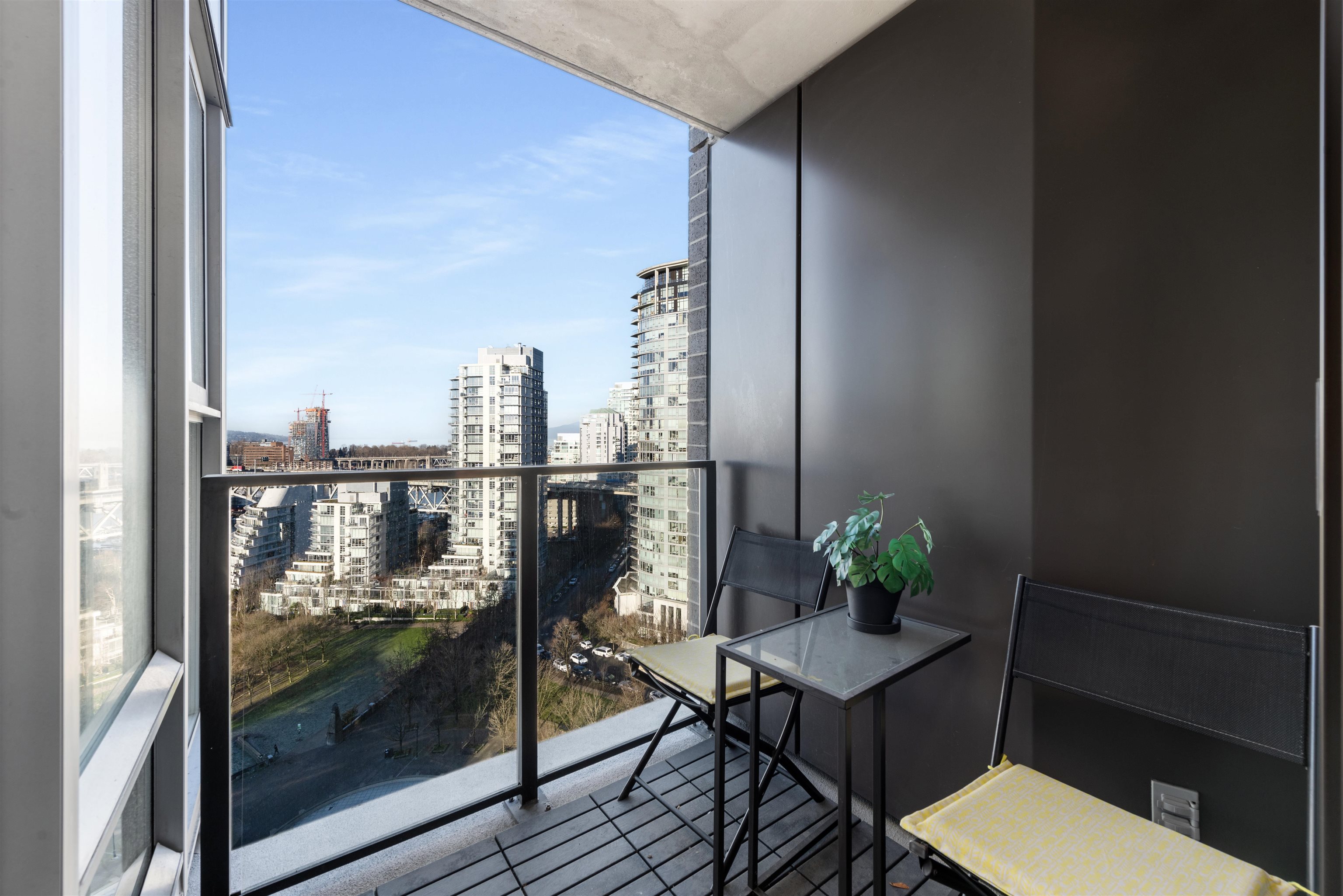 2105 455 BEACH CRESCENT Unit: 2105