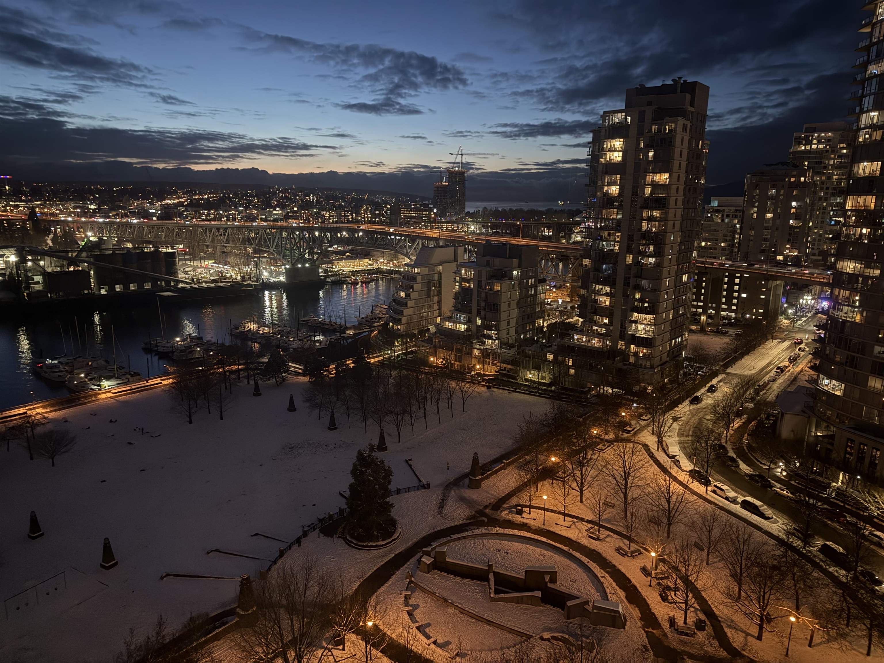 2105 455 BEACH CRESCENT Unit: 2105