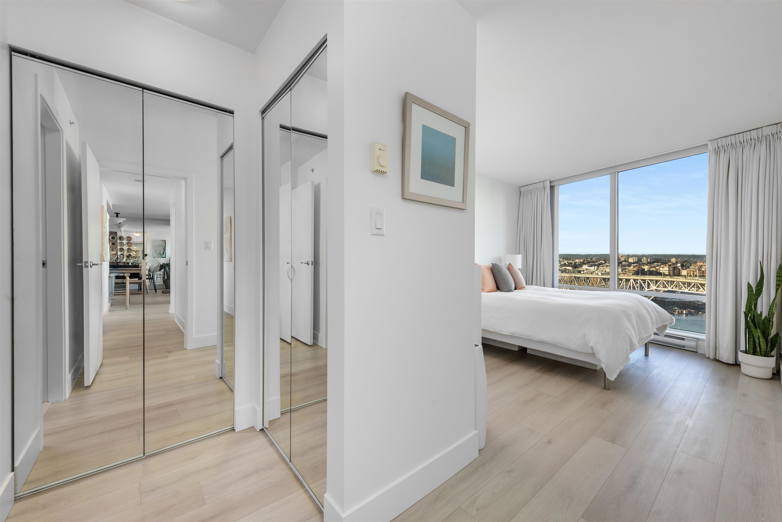 2105 455 BEACH CRESCENT Unit: 2105