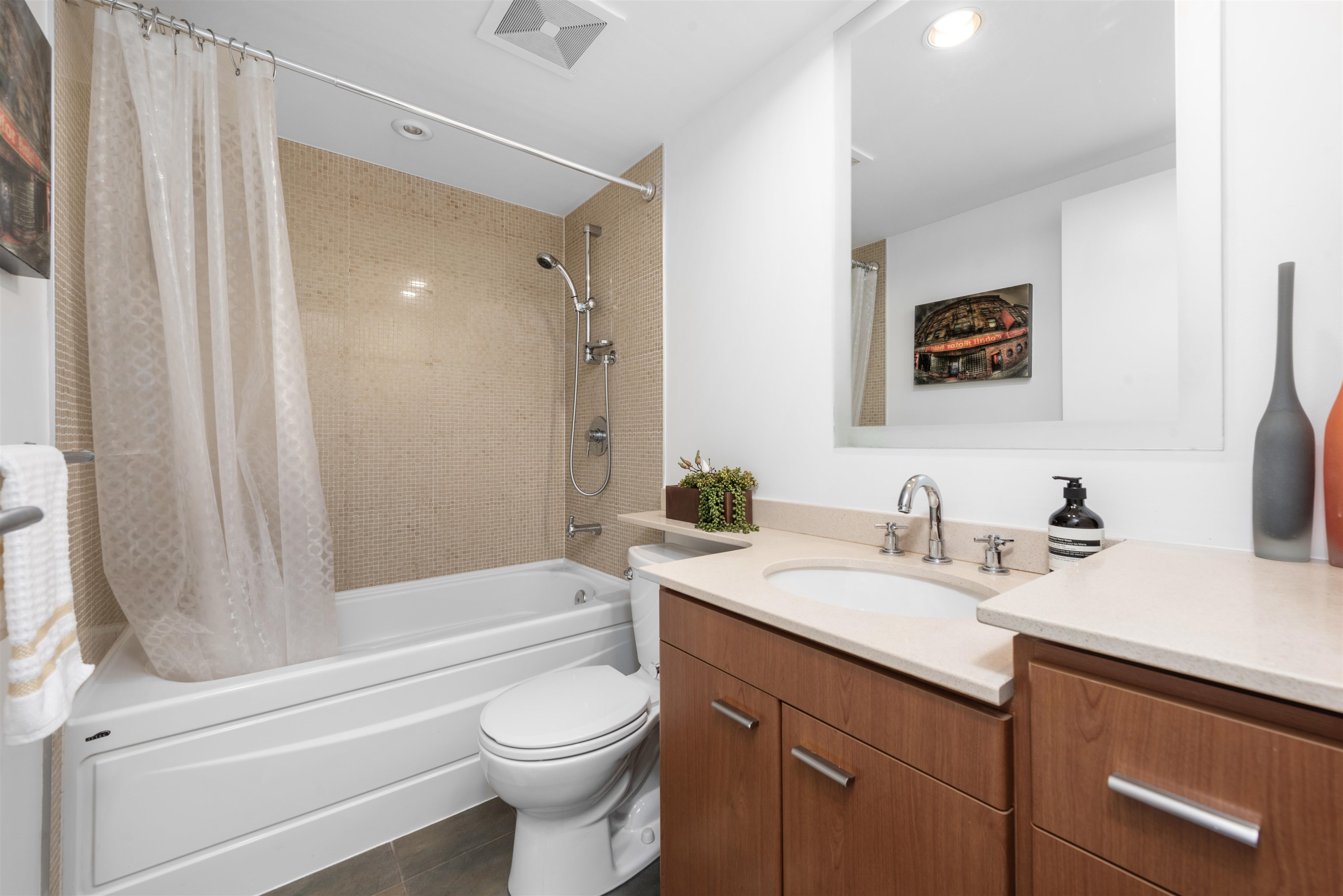 2105 455 BEACH CRESCENT Unit: 2105