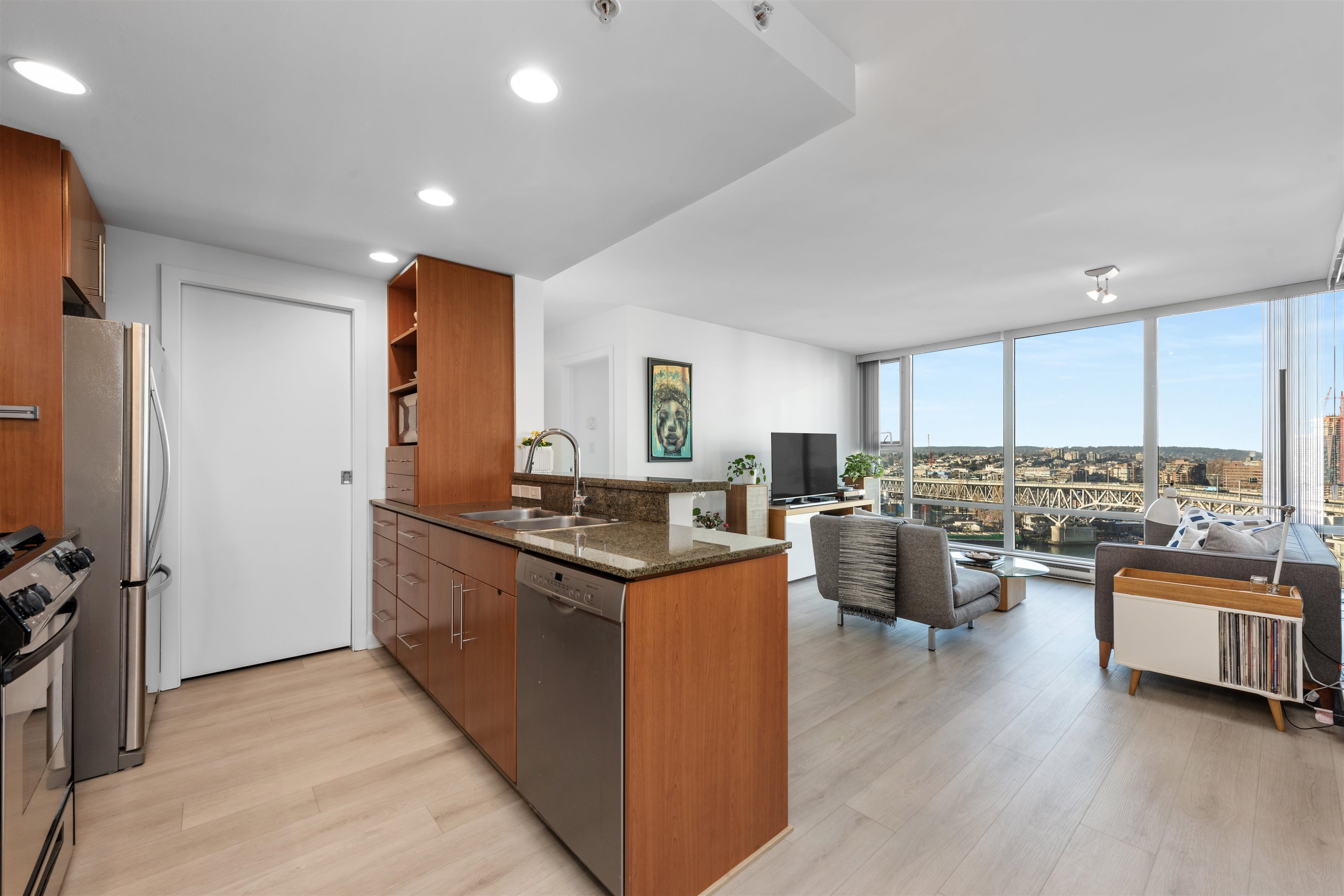 2105 455 BEACH CRESCENT Unit: 2105