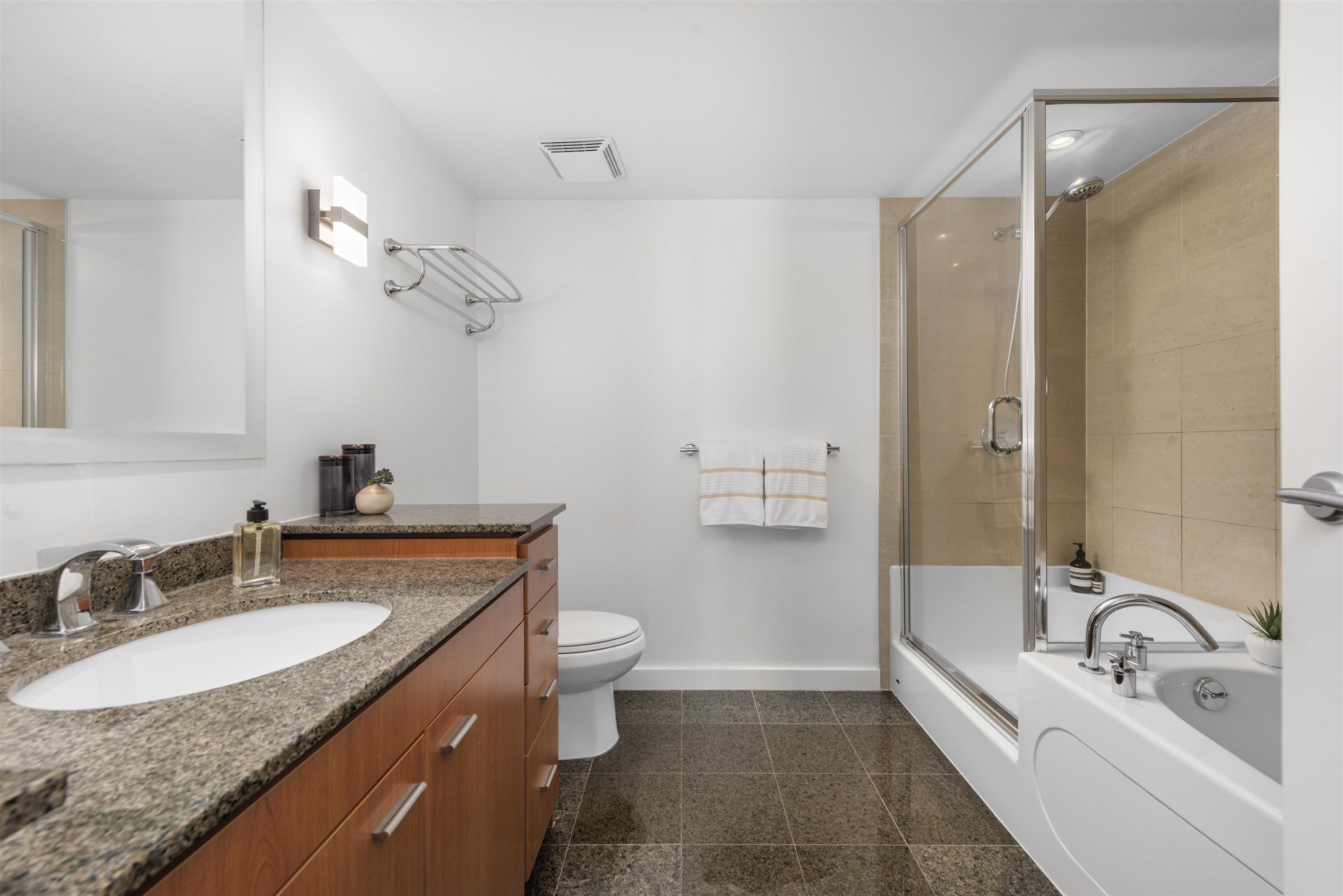 2105 455 BEACH CRESCENT Unit: 2105