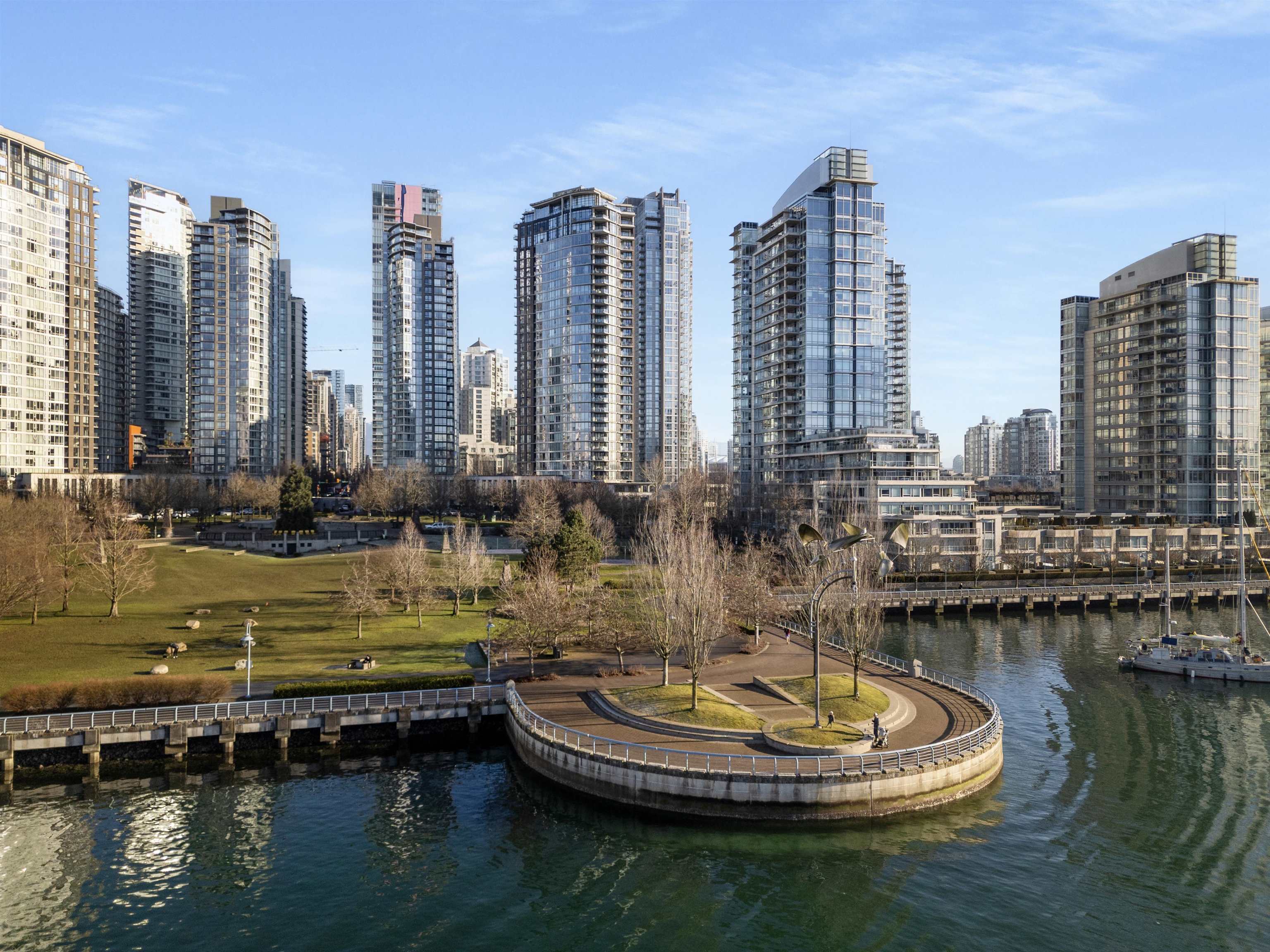 2105 455 BEACH CRESCENT Unit: 2105