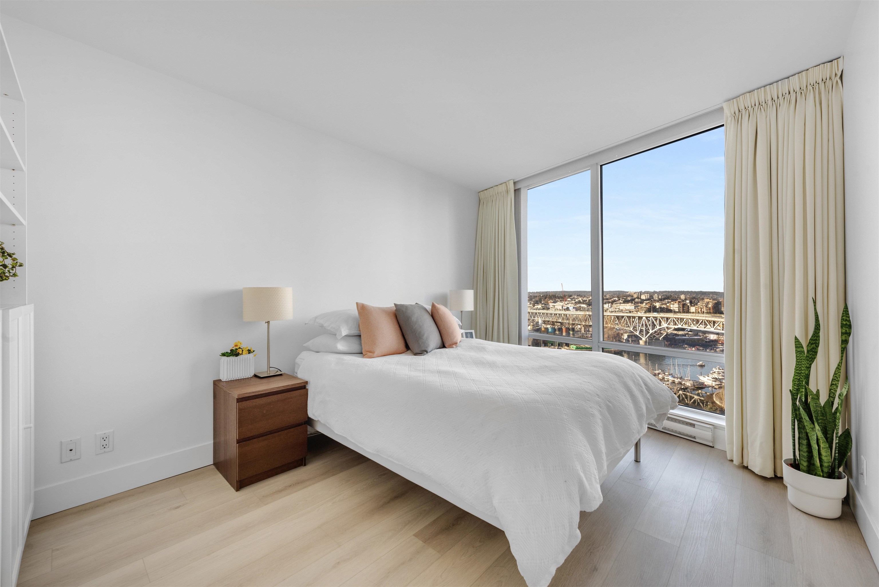 2105 455 BEACH CRESCENT Unit: 2105