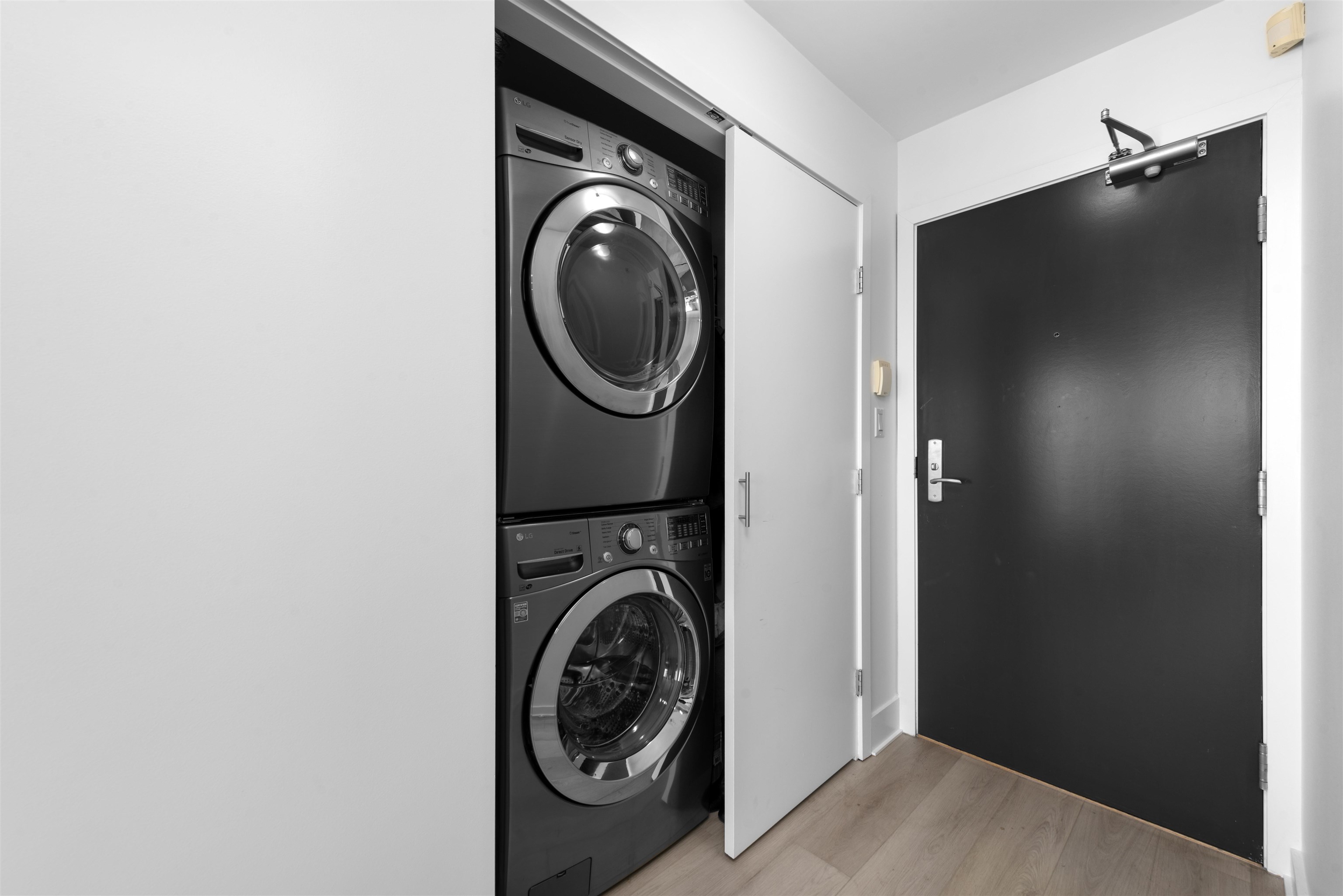 2105 455 BEACH CRESCENT Unit: 2105