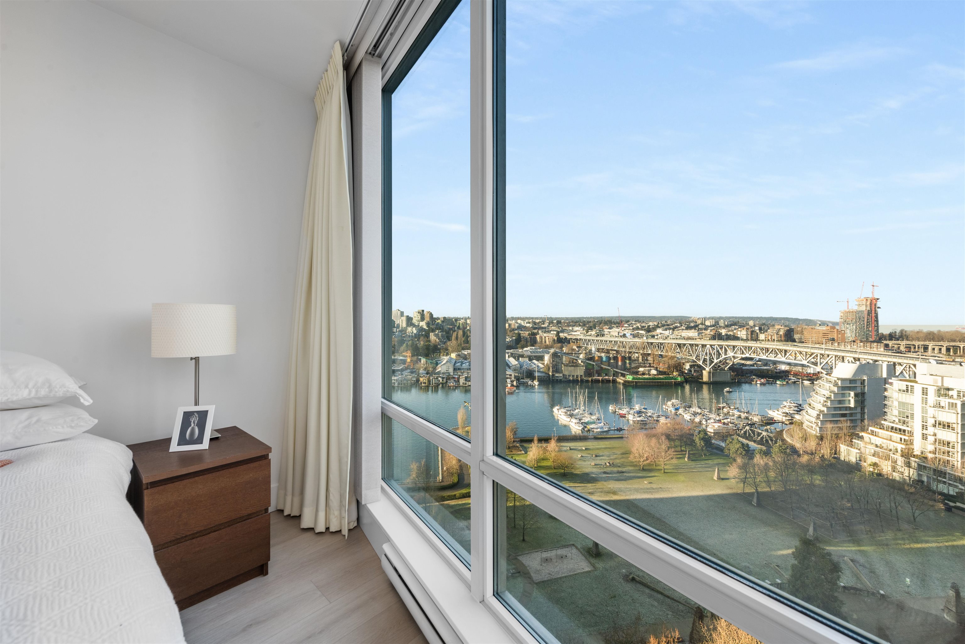 2105 455 BEACH CRESCENT Unit: 2105