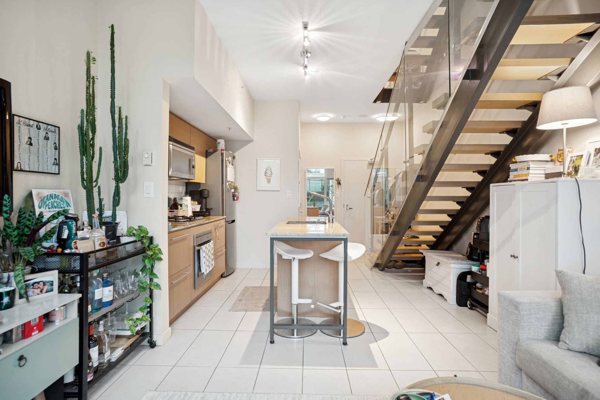 205 522 8TH AVENUE Unit: 205