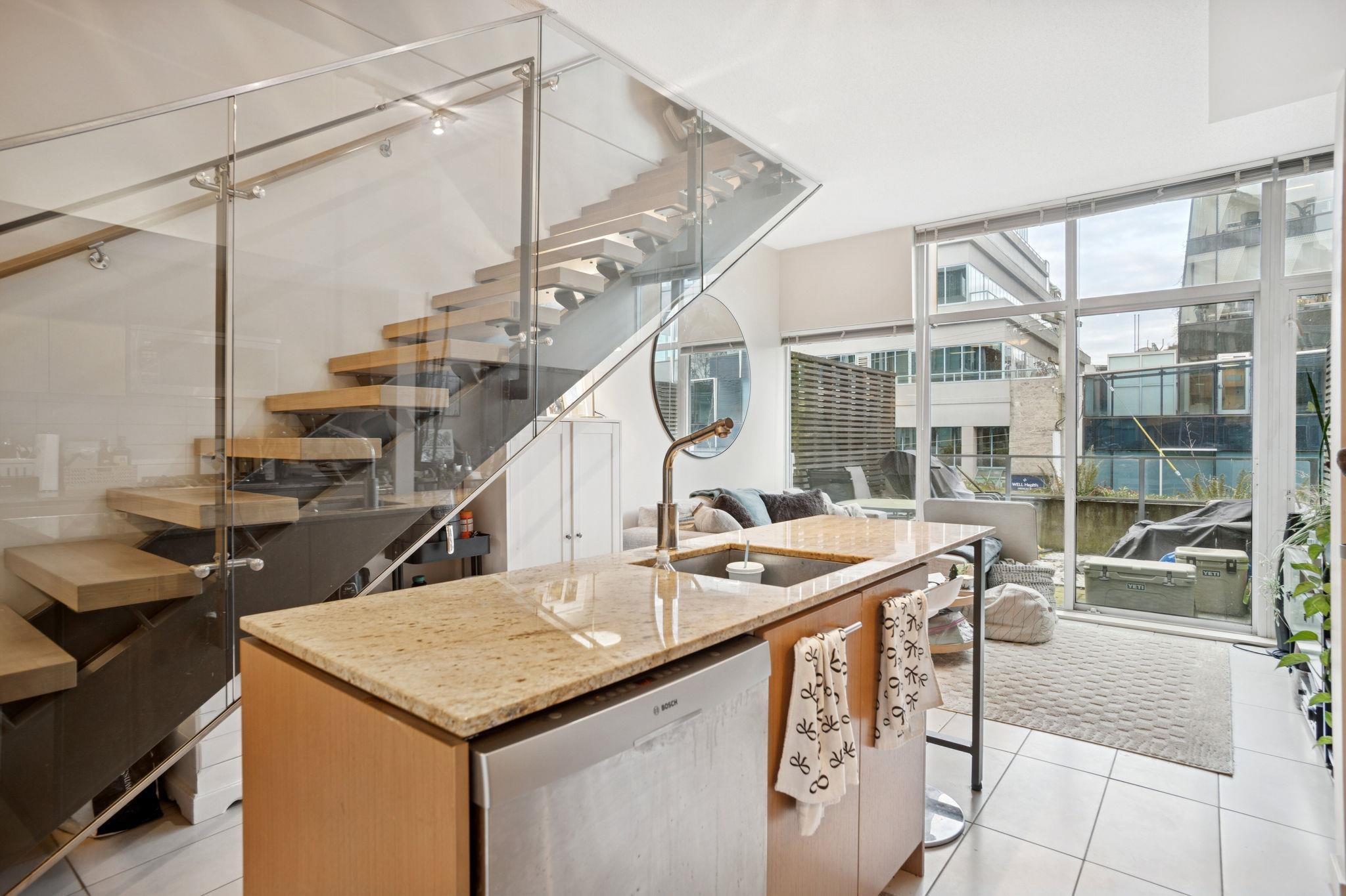 205 522 8TH AVENUE Unit: 205