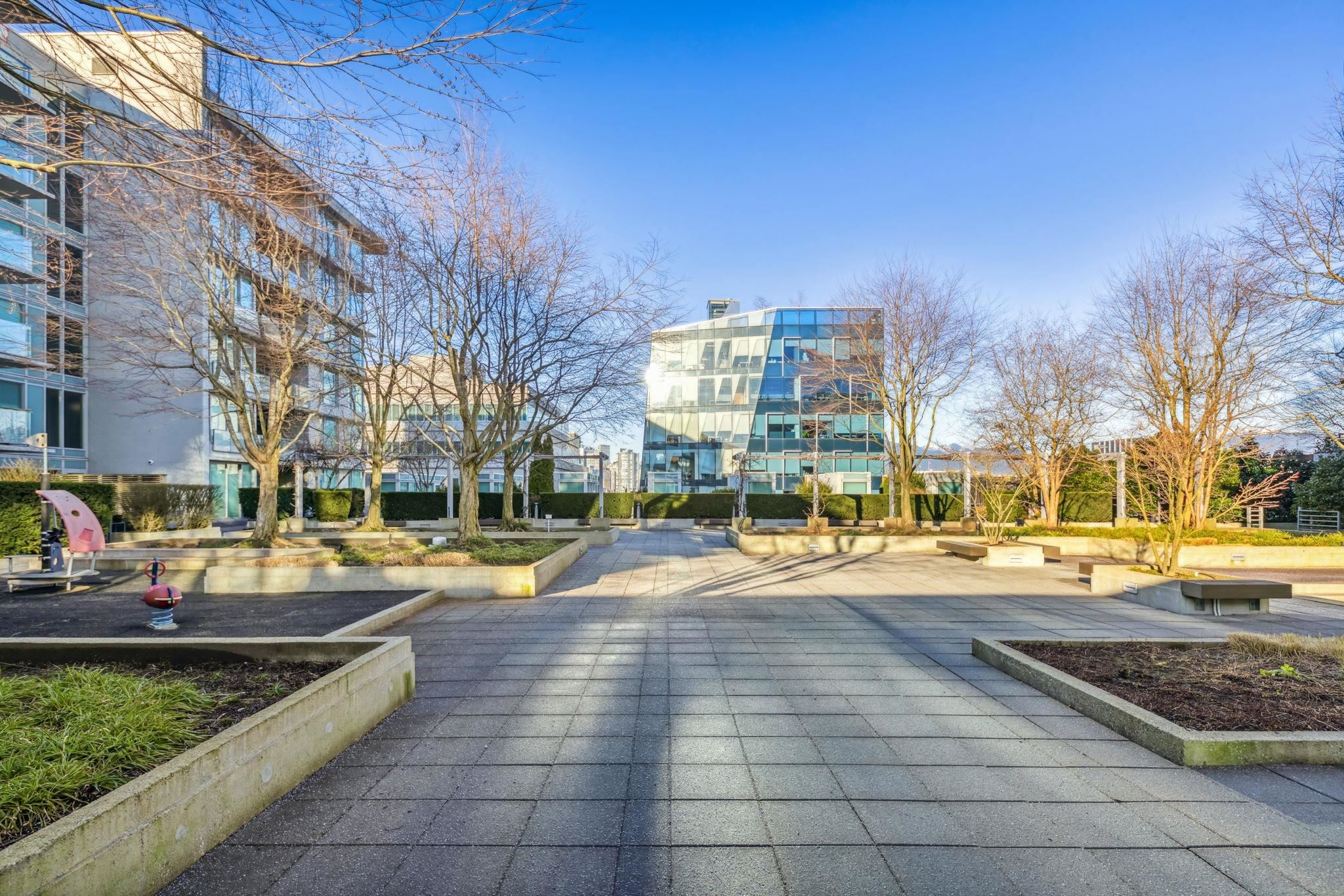 205 522 8TH AVENUE Unit: 205