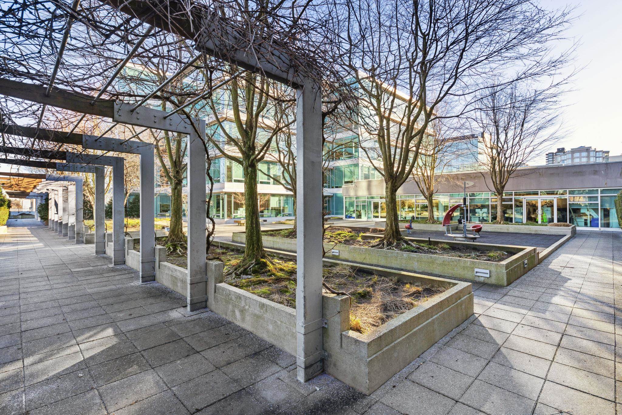 205 522 8TH AVENUE Unit: 205