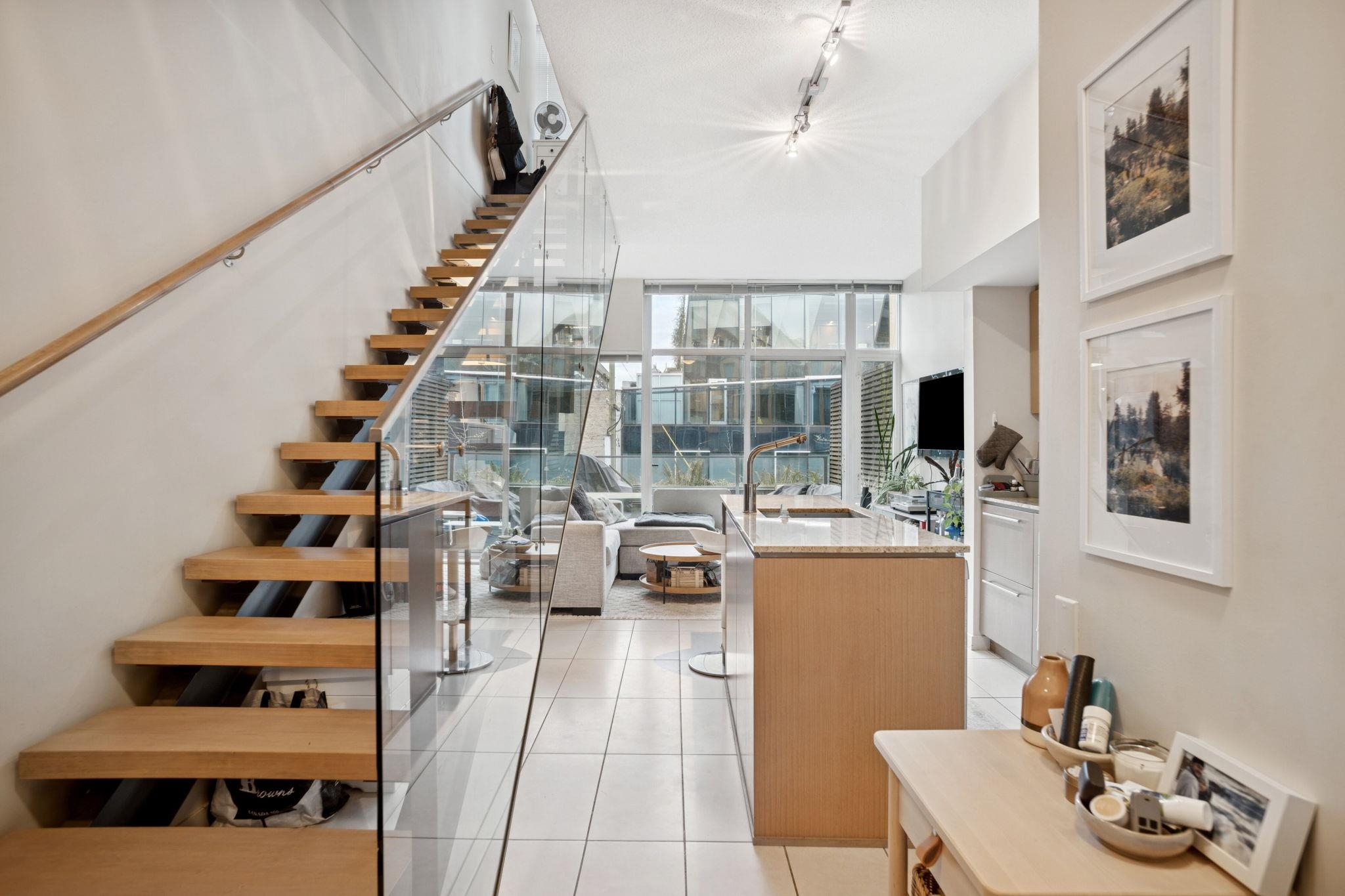 205 522 8TH AVENUE Unit: 205