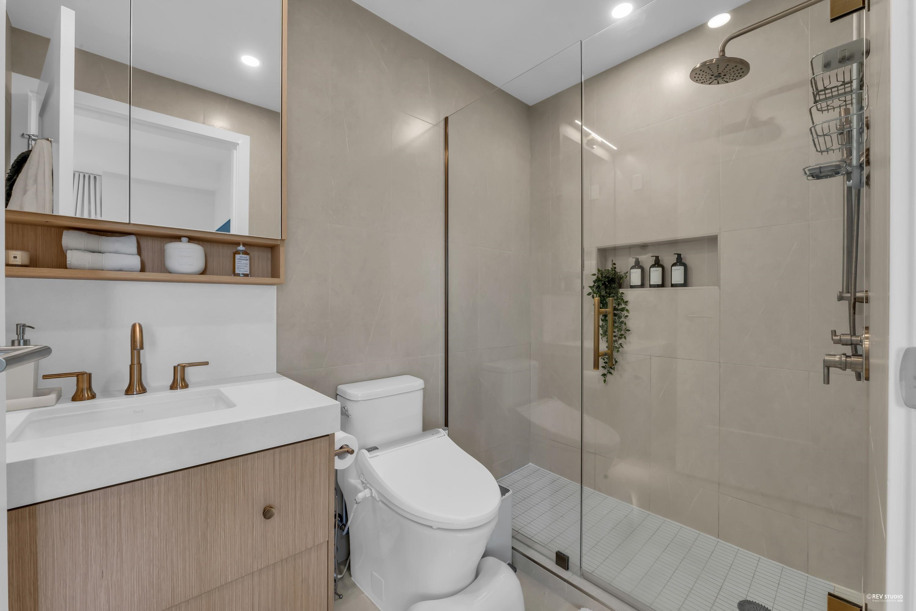 101 5007 ASH STREET Unit: 101