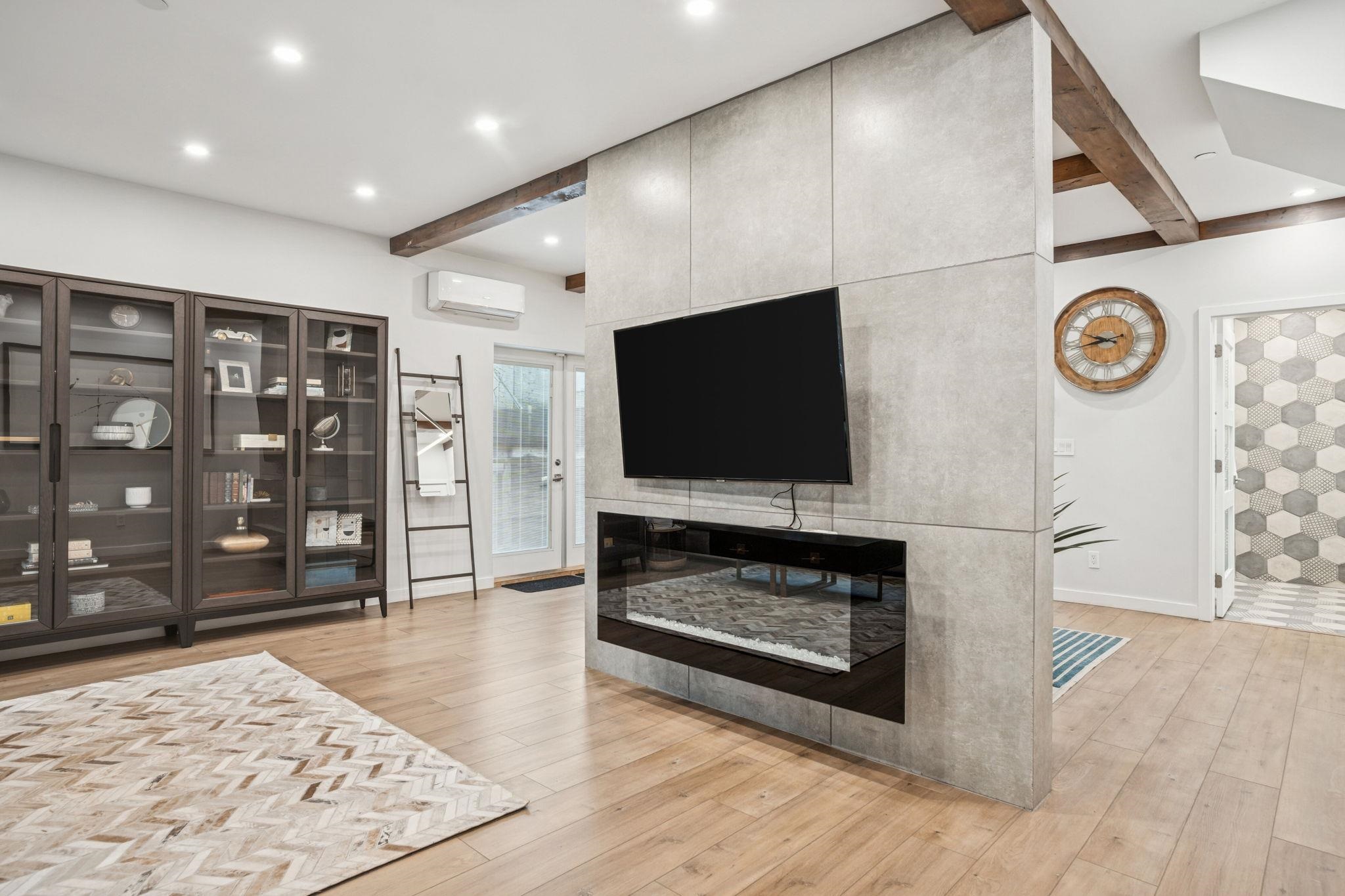 933 MCLEAN DRIVE