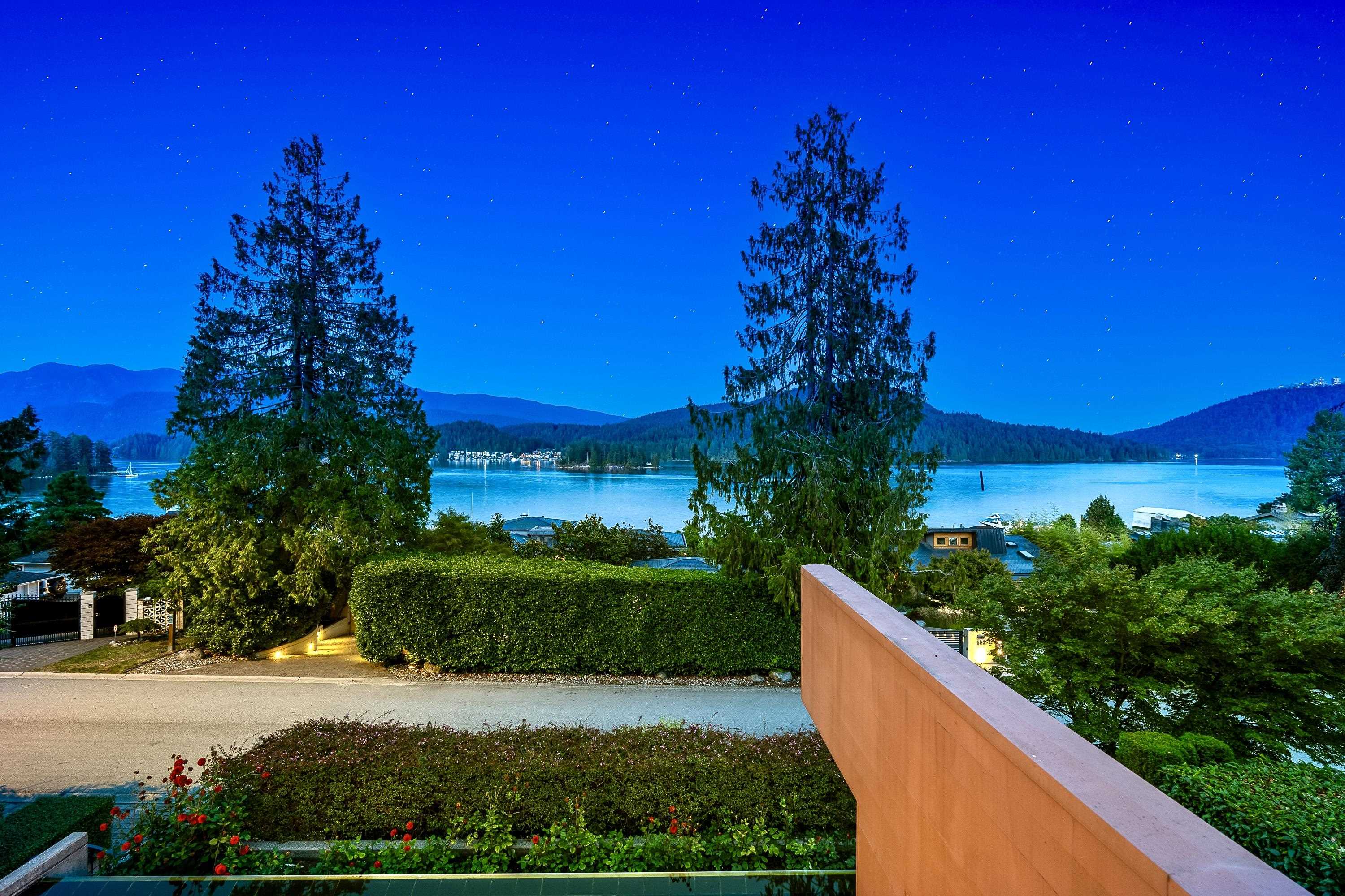 687 BEACHVIEW DRIVE