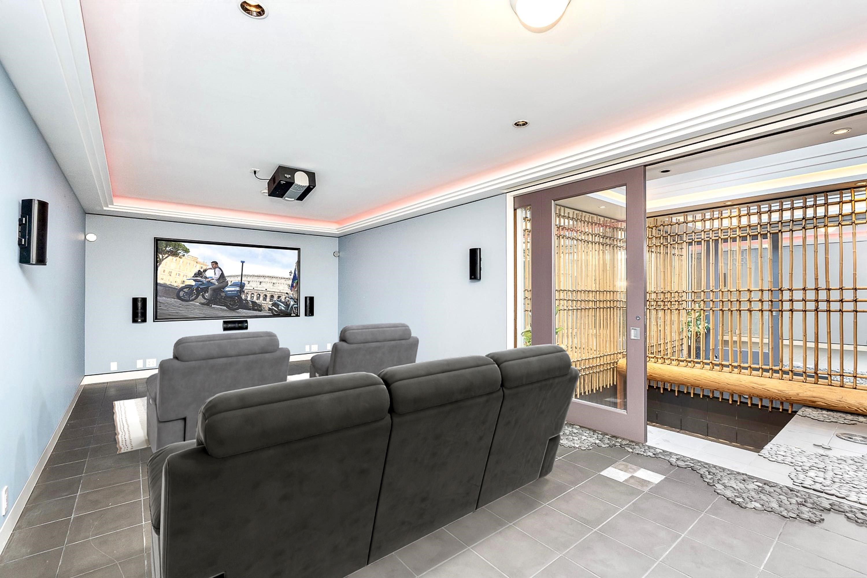 687 BEACHVIEW DRIVE