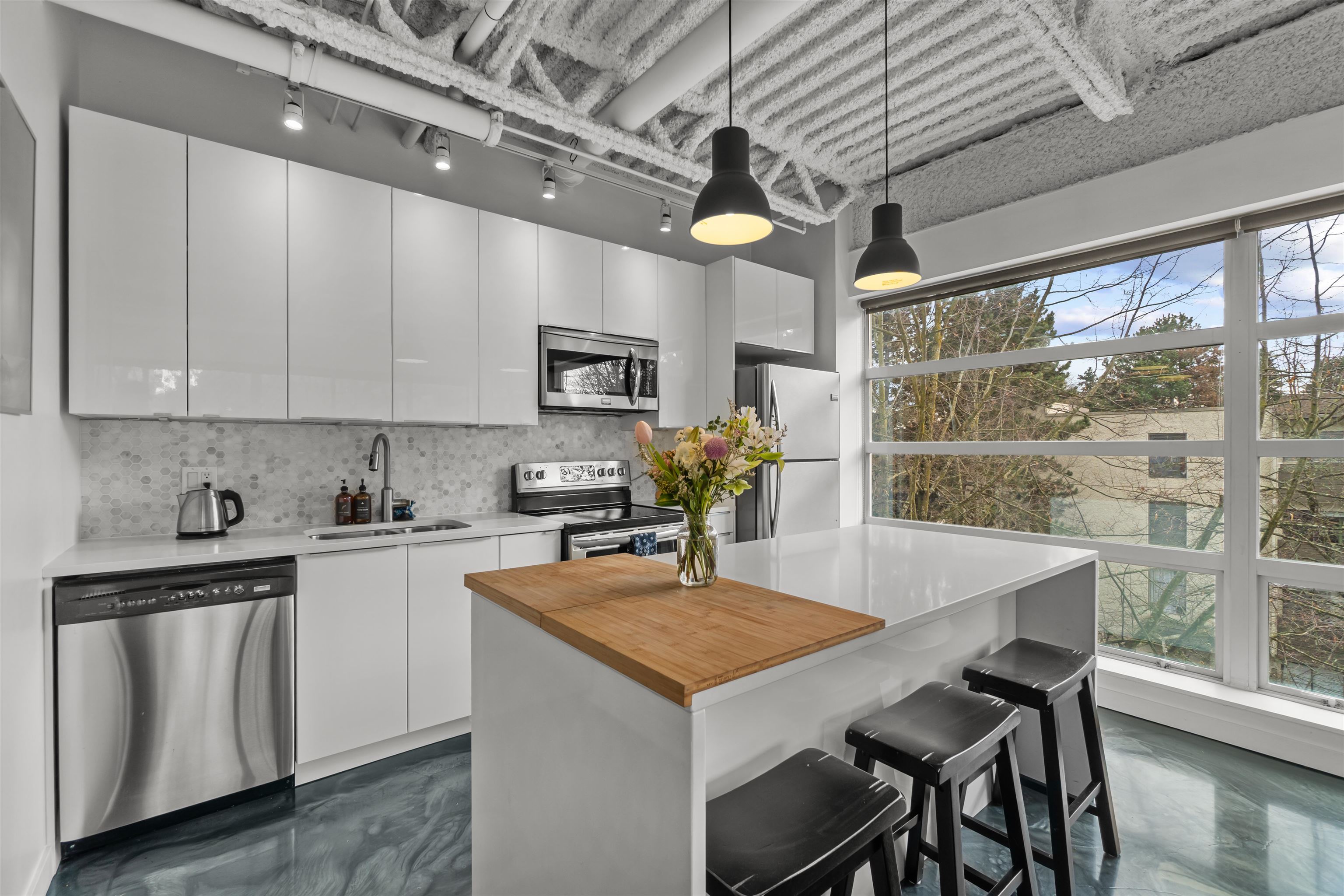 431 350 E 2ND AVENUE Unit: 431