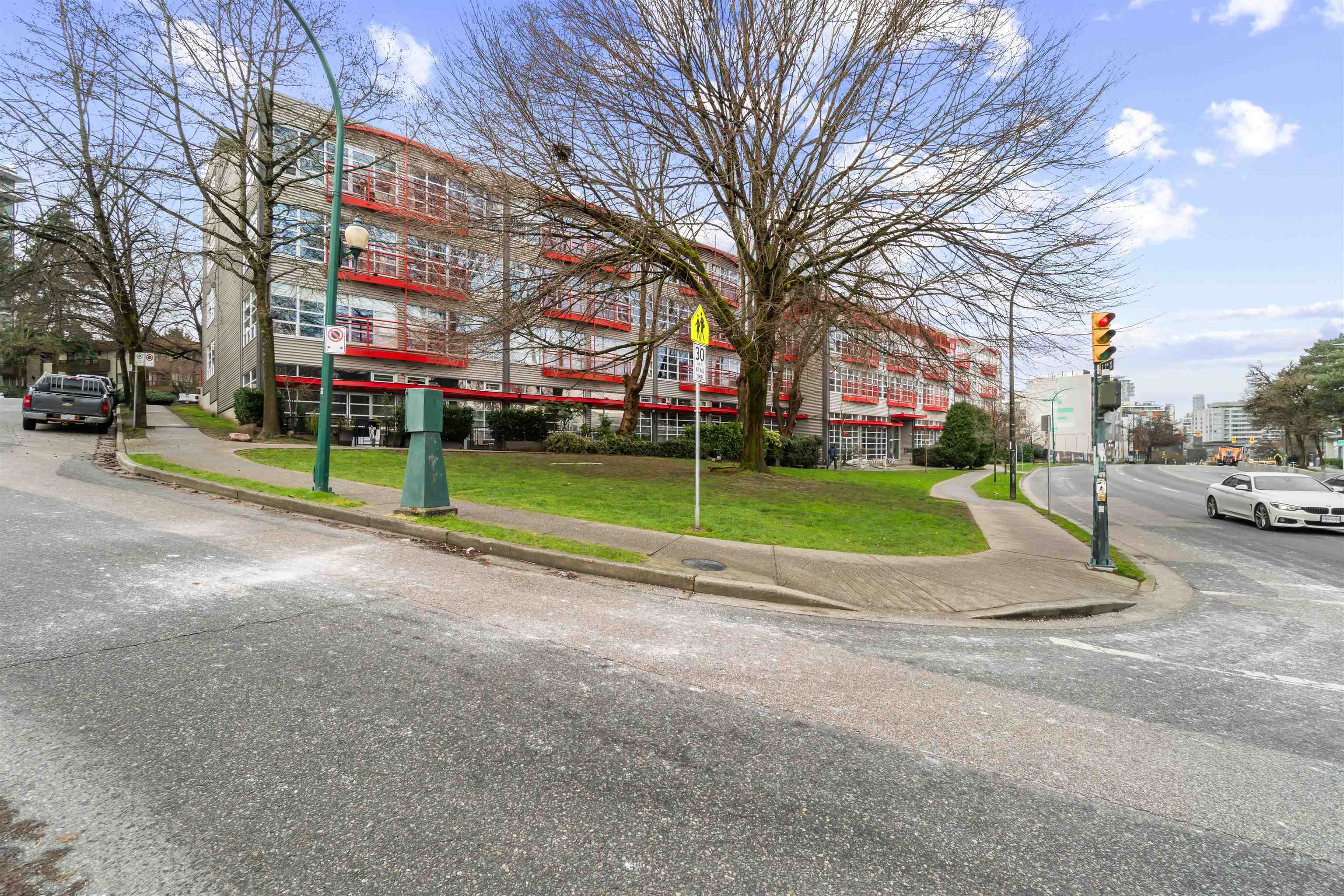 431 350 E 2ND AVENUE Unit: 431