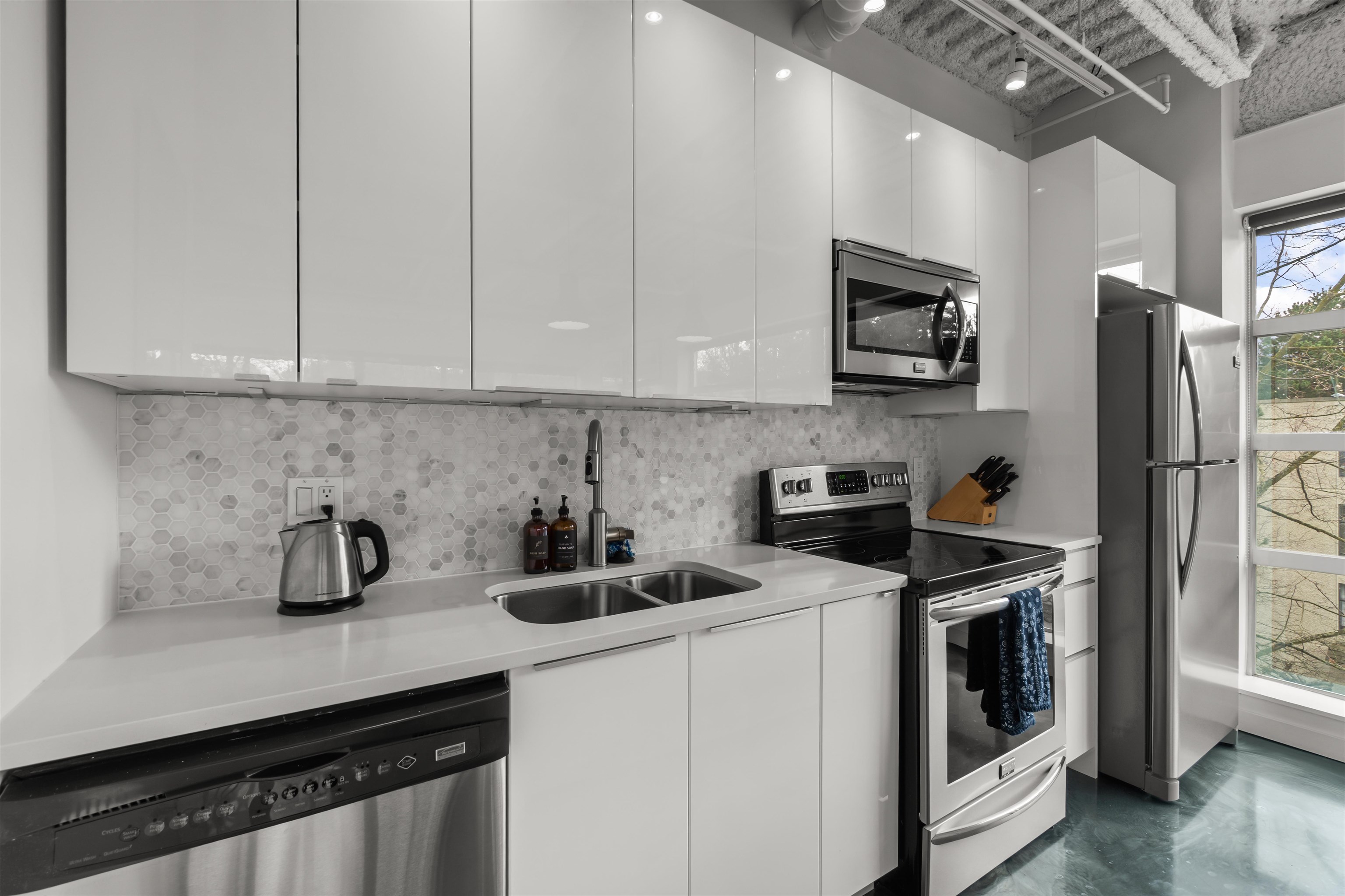 431 350 E 2ND AVENUE Unit: 431