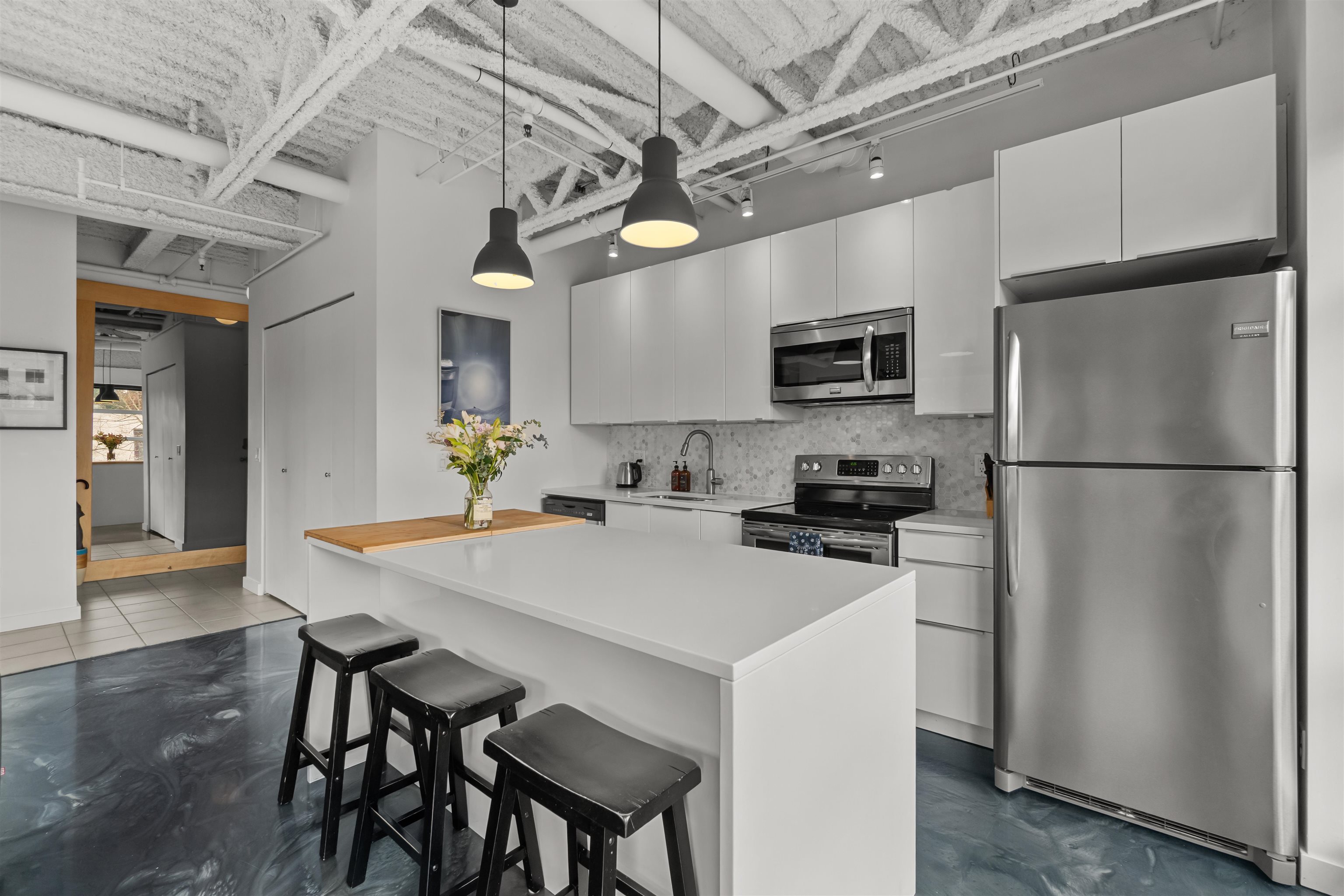 431 350 E 2ND AVENUE Unit: 431