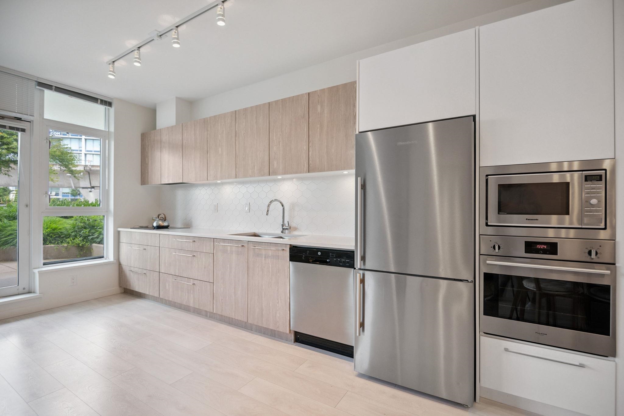 208 691 NORTH ROAD Unit: 208
