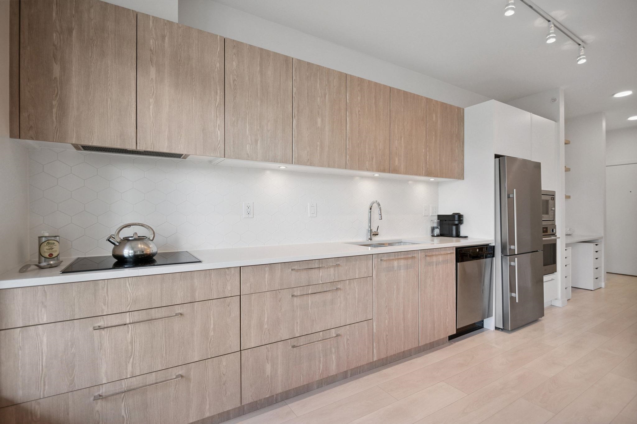 208 691 NORTH ROAD Unit: 208