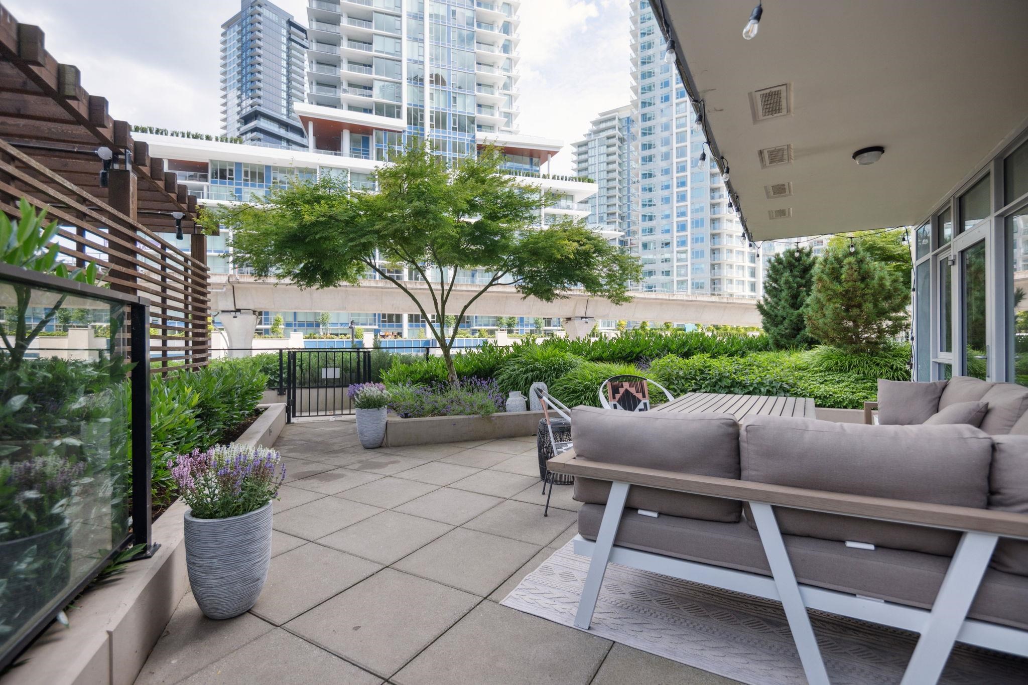 208 691 NORTH ROAD Unit: 208