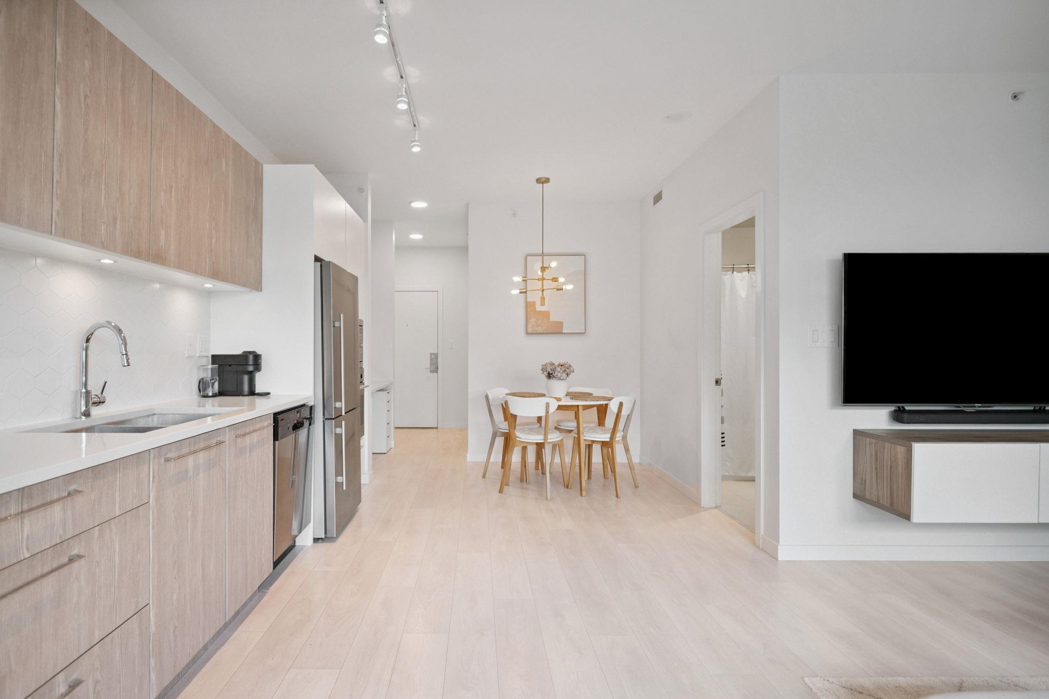 208 691 NORTH ROAD Unit: 208