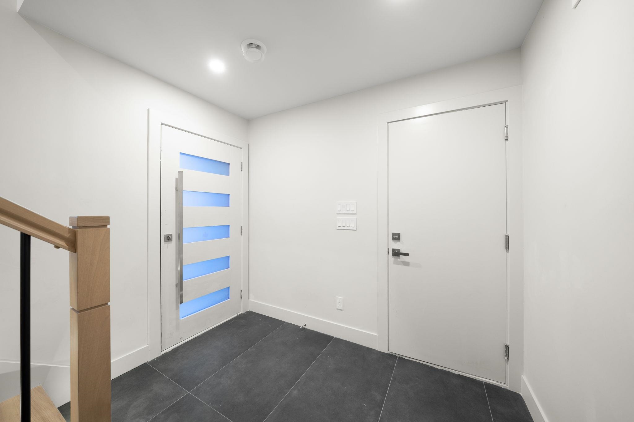 2 3881 HURST STREET Unit: 2