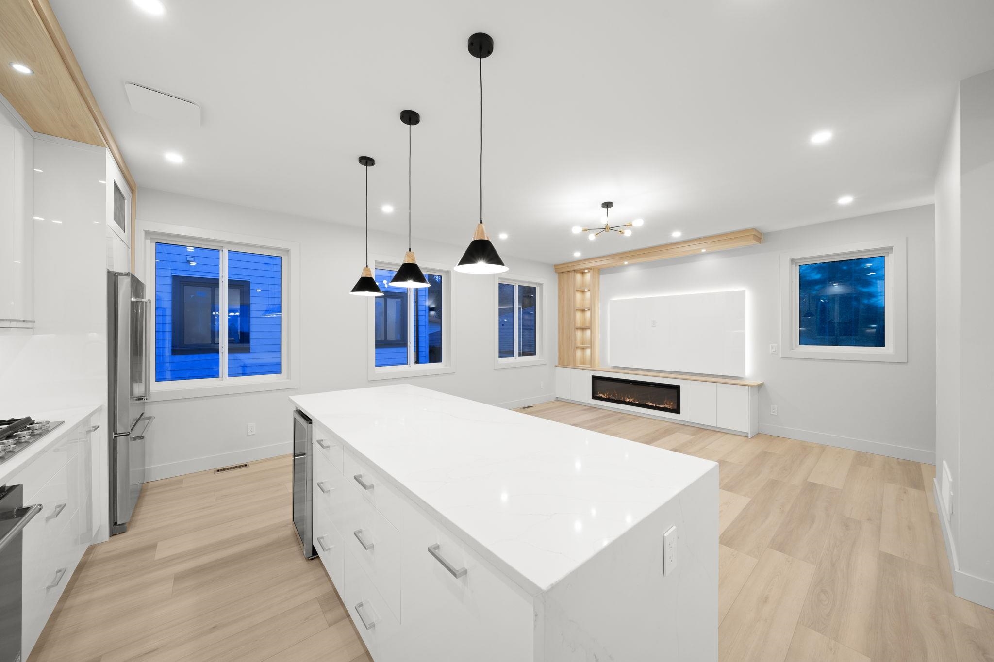 2 3881 HURST STREET Unit: 2