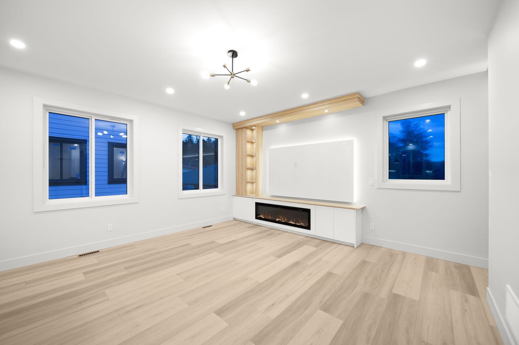 2 3881 HURST STREET Unit: 2