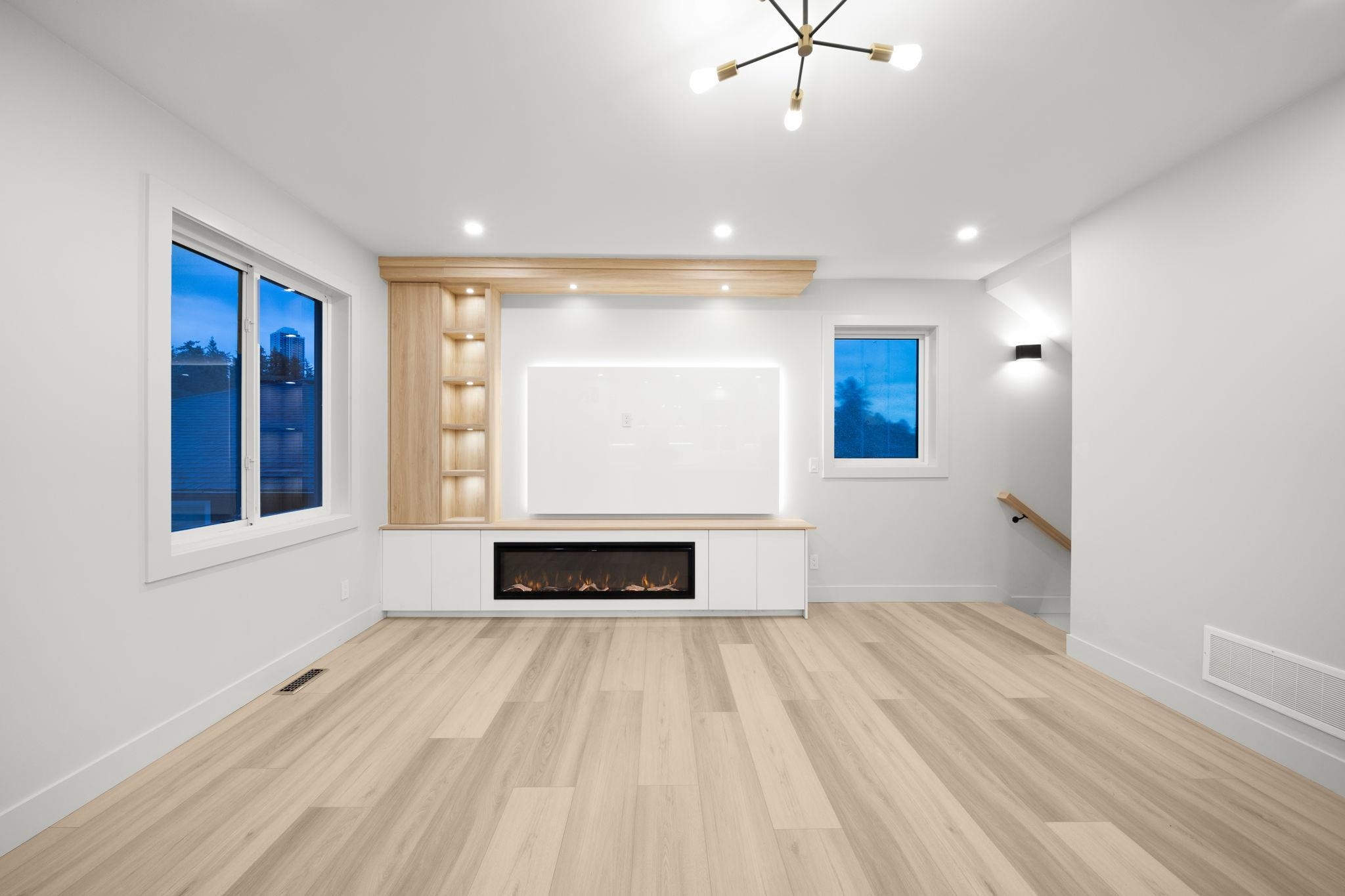 2 3881 HURST STREET Unit: 2
