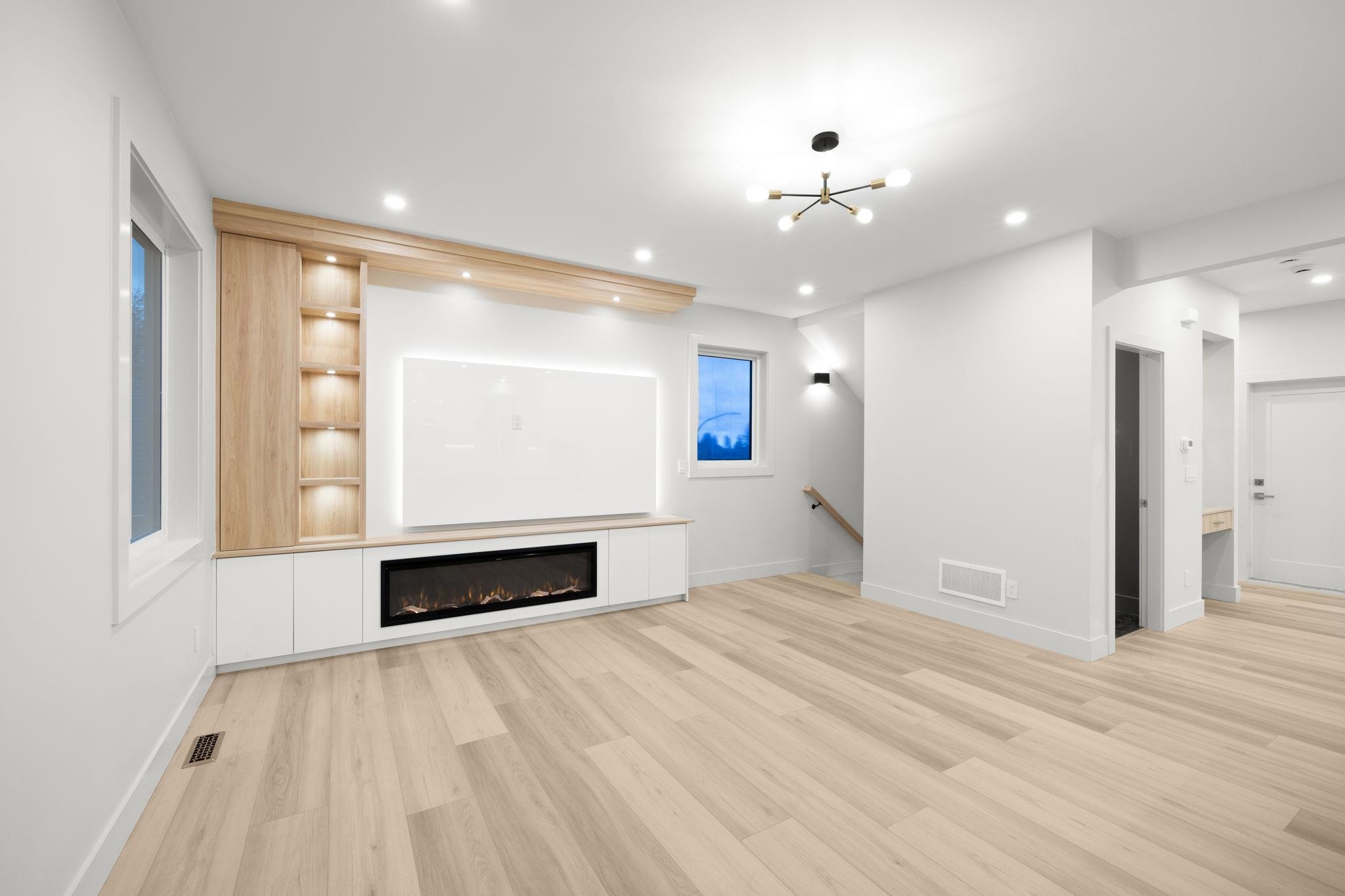 2 3881 HURST STREET Unit: 2