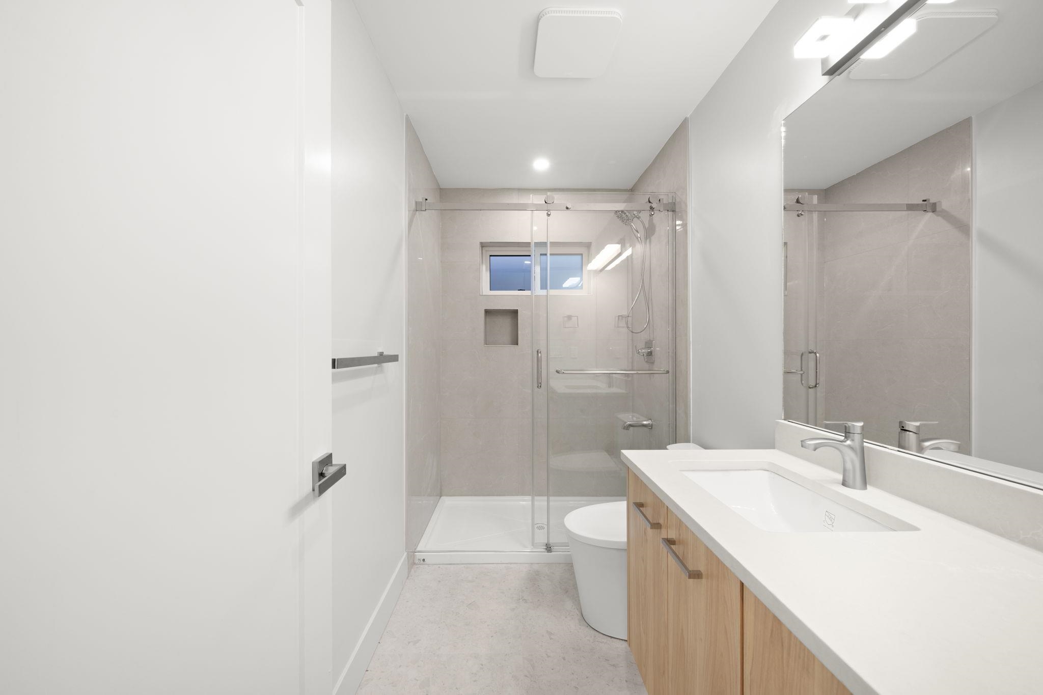 2 3881 HURST STREET Unit: 2